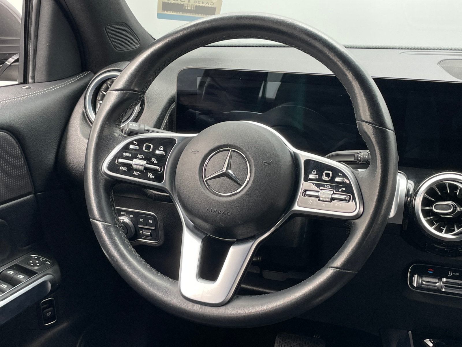 Thumbnail: 2022 Mercedes-Benz GLB - 4