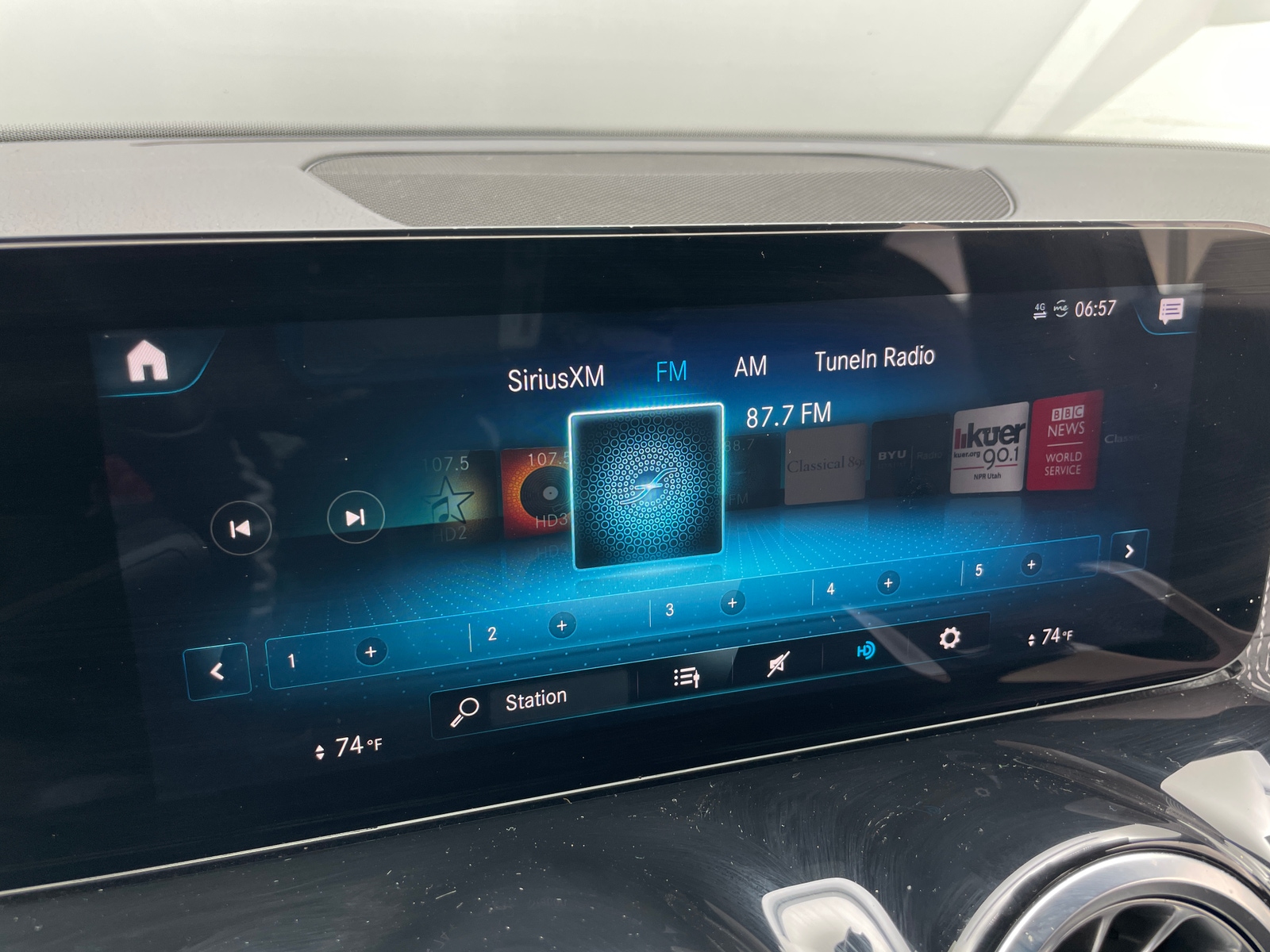 Thumbnail: 2022 Mercedes-Benz GLB - 3