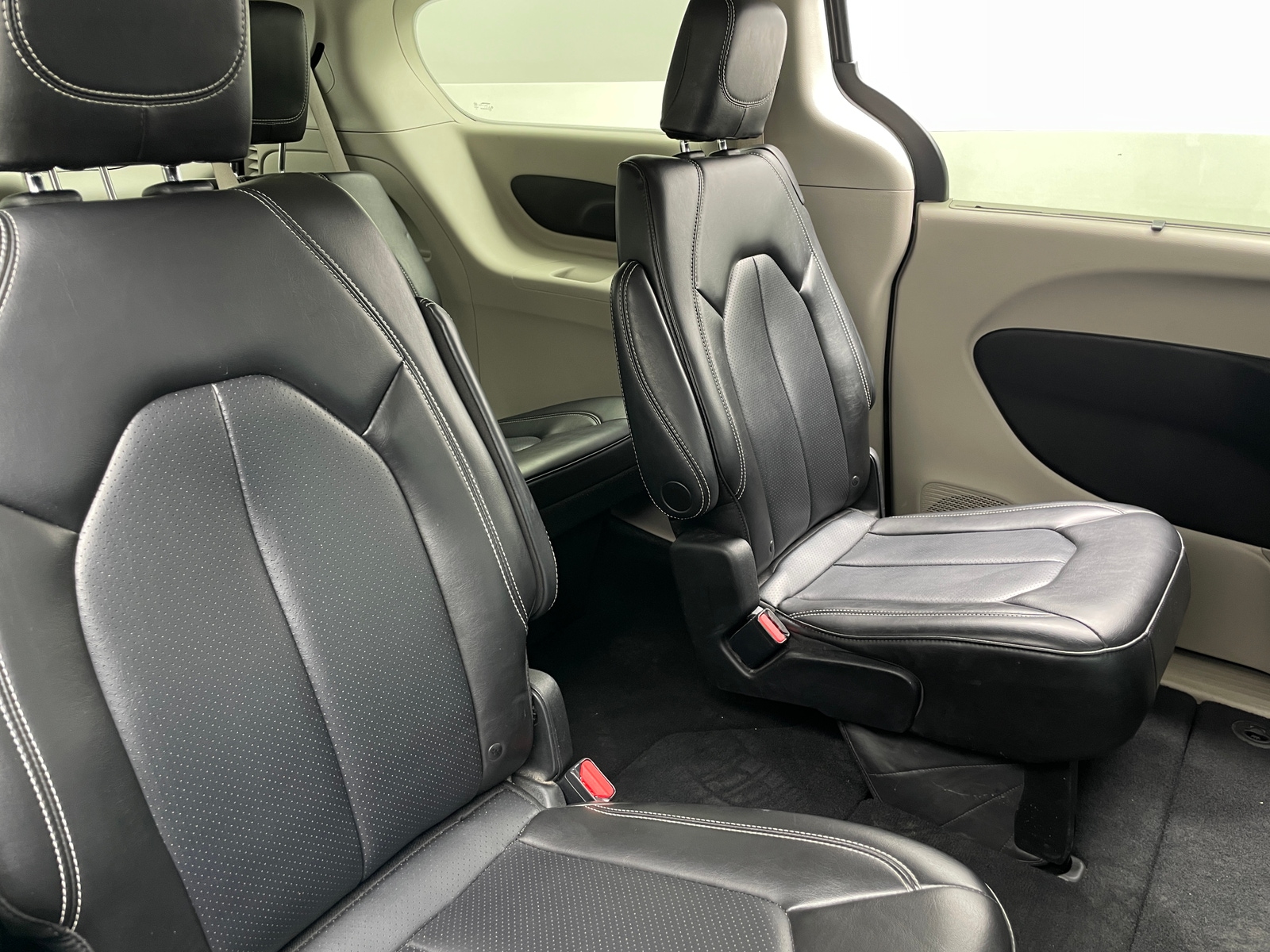 Thumbnail: 2023 Chrysler Pacifica - 5