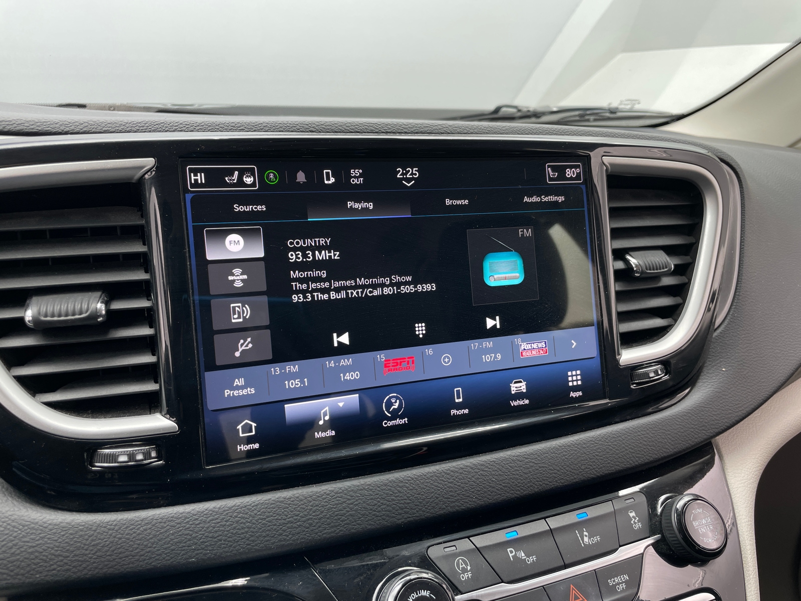 Thumbnail: 2023 Chrysler Pacifica - 3