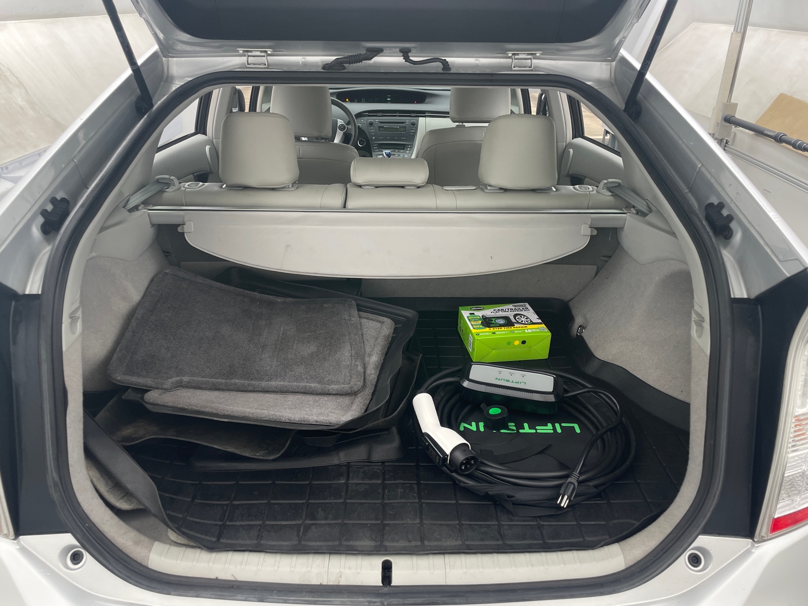 Thumbnail: 2011 Toyota Prius - 7