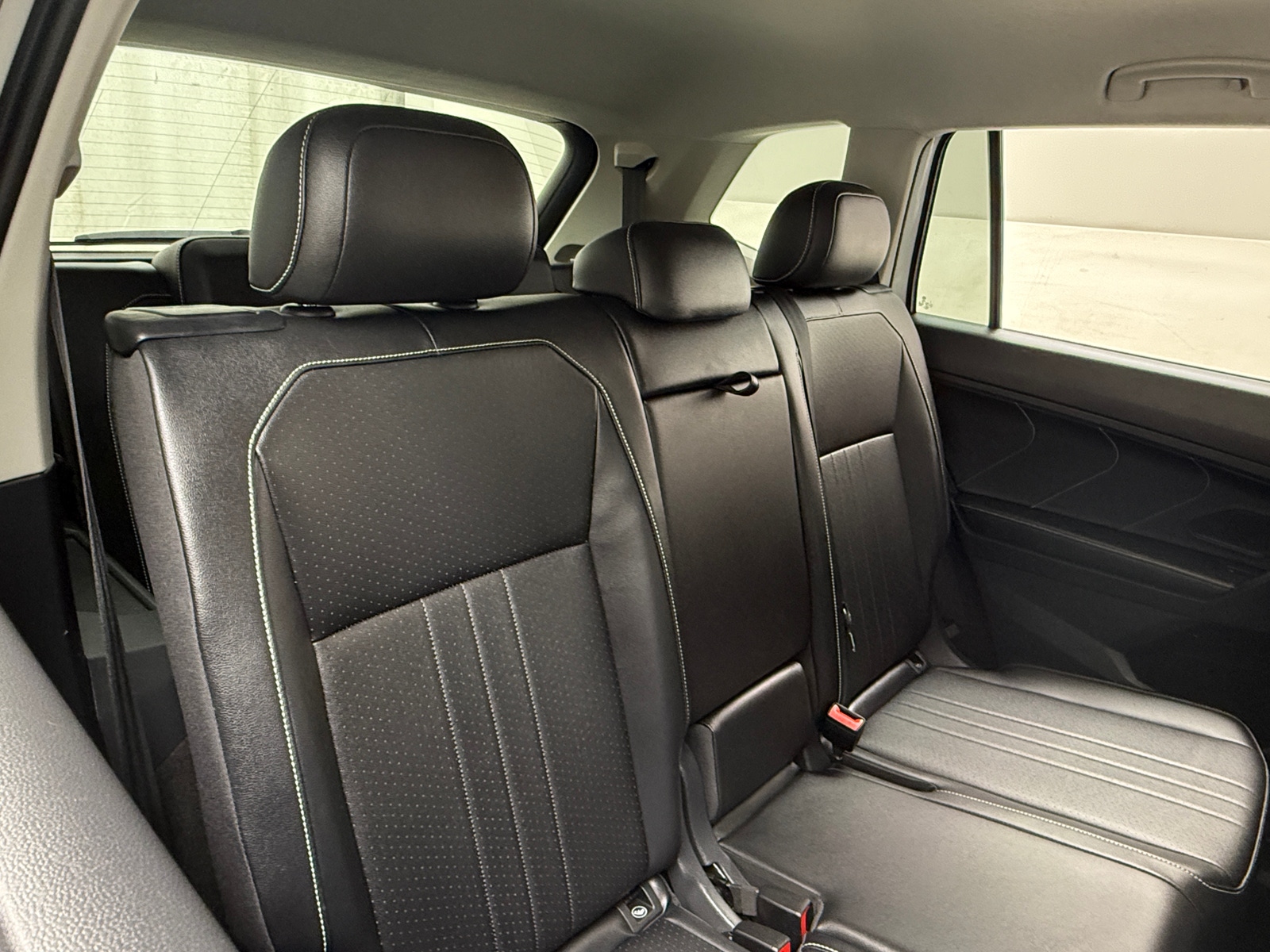 Thumbnail: 2022 Volkswagen Tiguan - 5