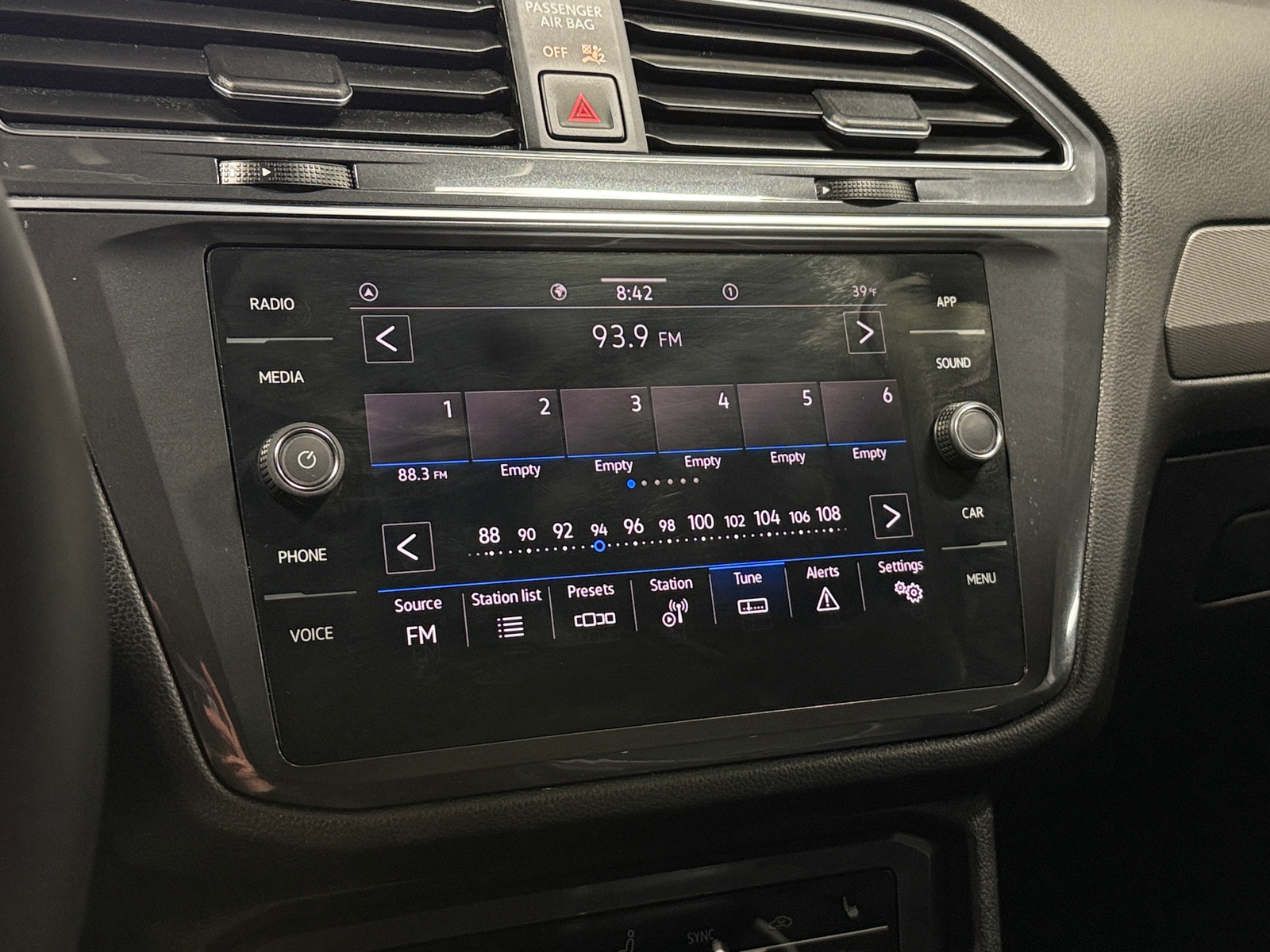 Thumbnail: 2022 Volkswagen Tiguan - 3