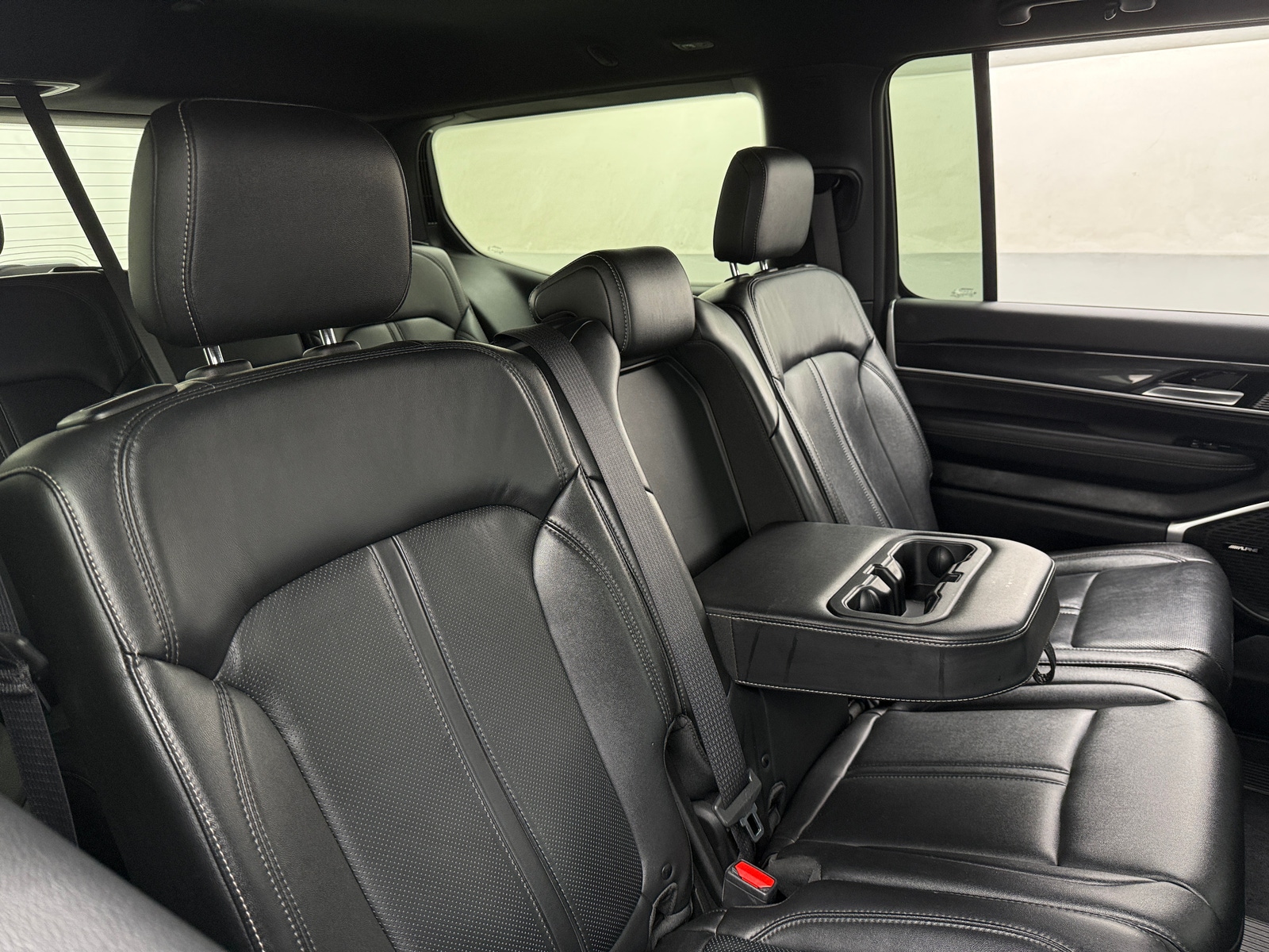 Thumbnail: 2022 Jeep Wagoneer - 5