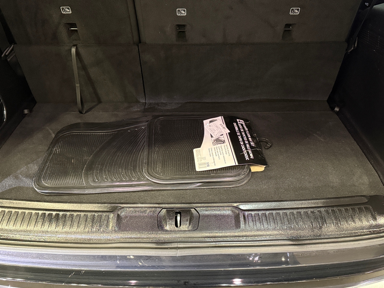 Thumbnail: 2022 Jeep Wagoneer - 6