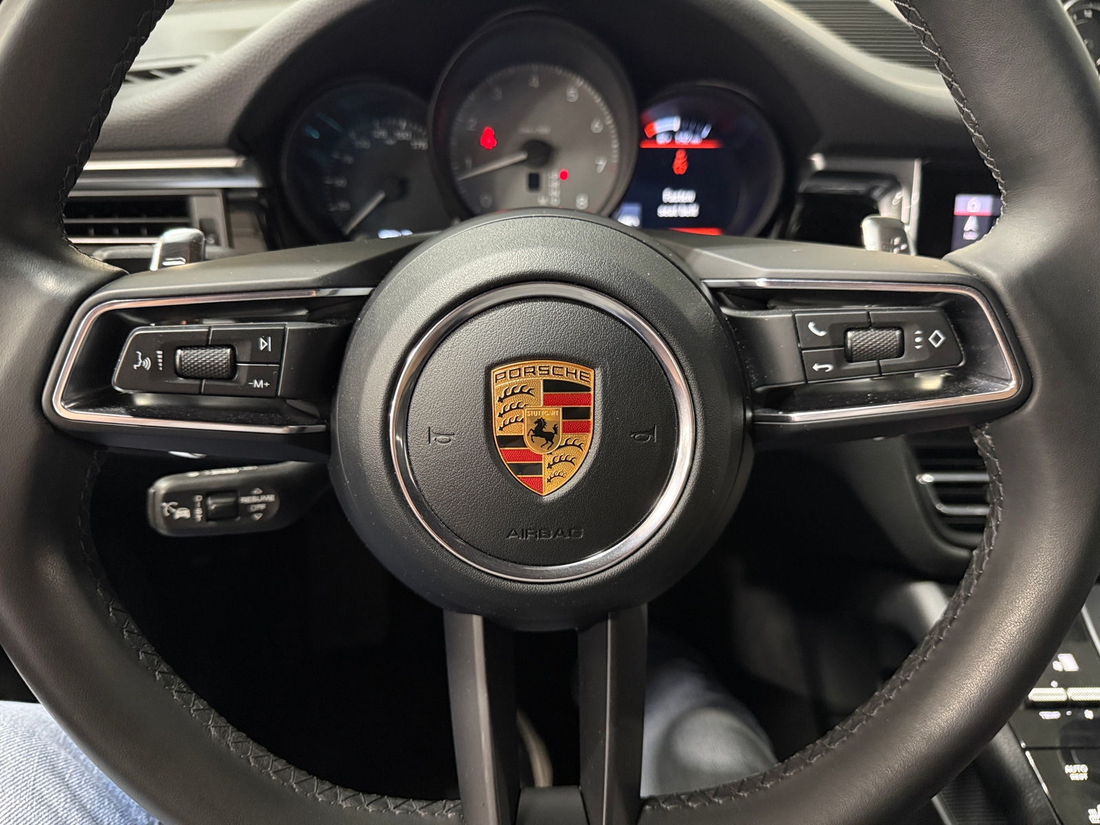 Thumbnail: 2023 Porsche Macan - 4