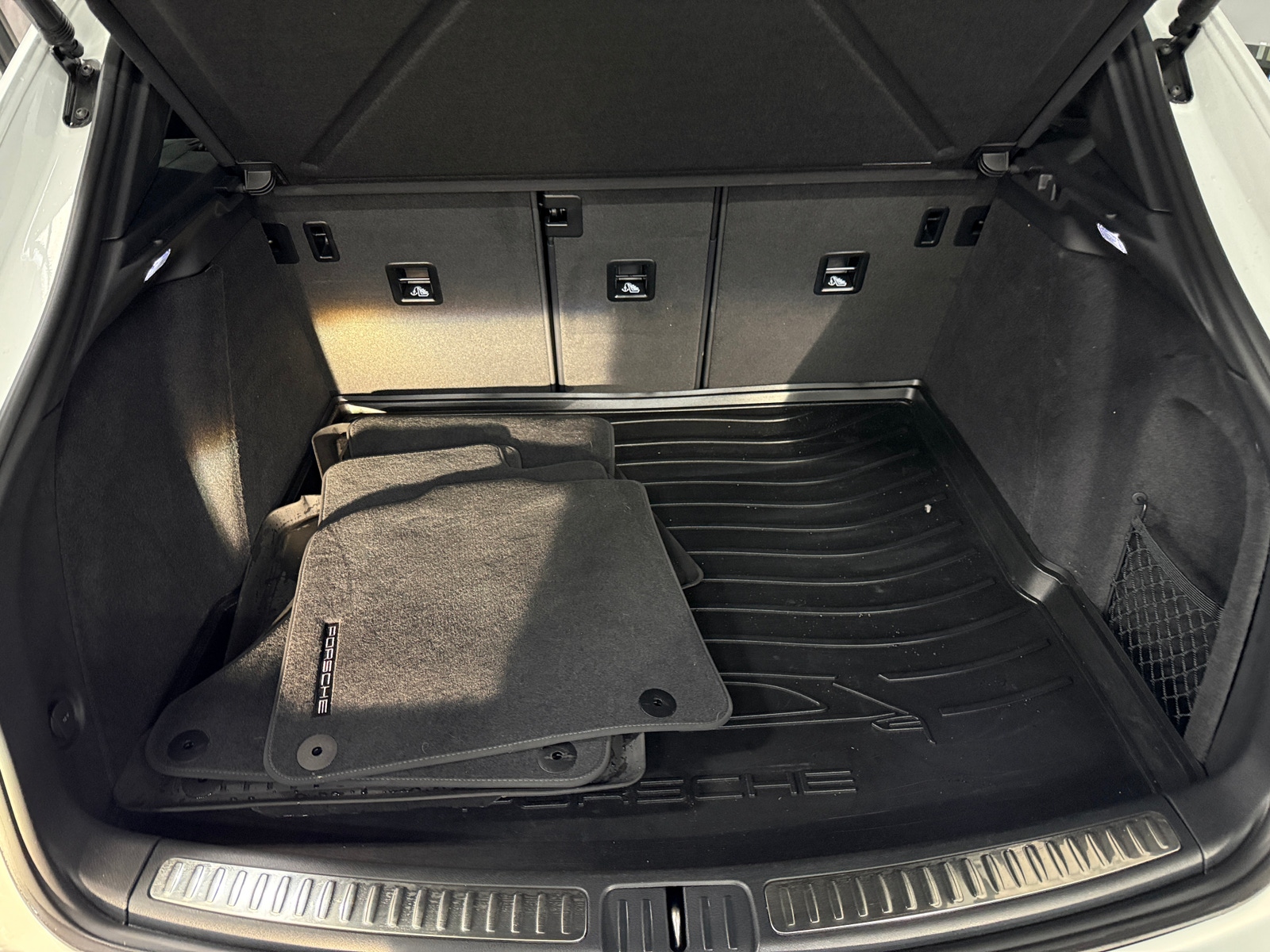 Thumbnail: 2023 Porsche Macan - 6