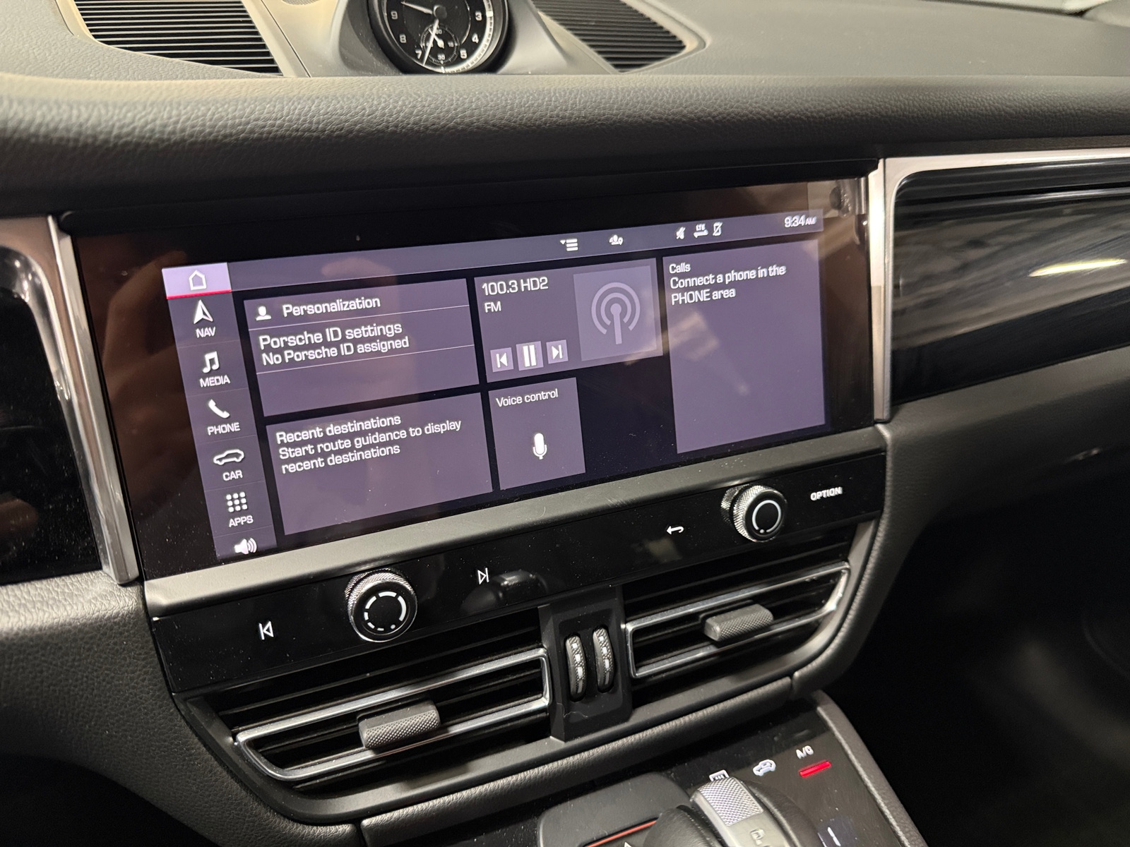 Thumbnail: 2023 Porsche Macan - 3