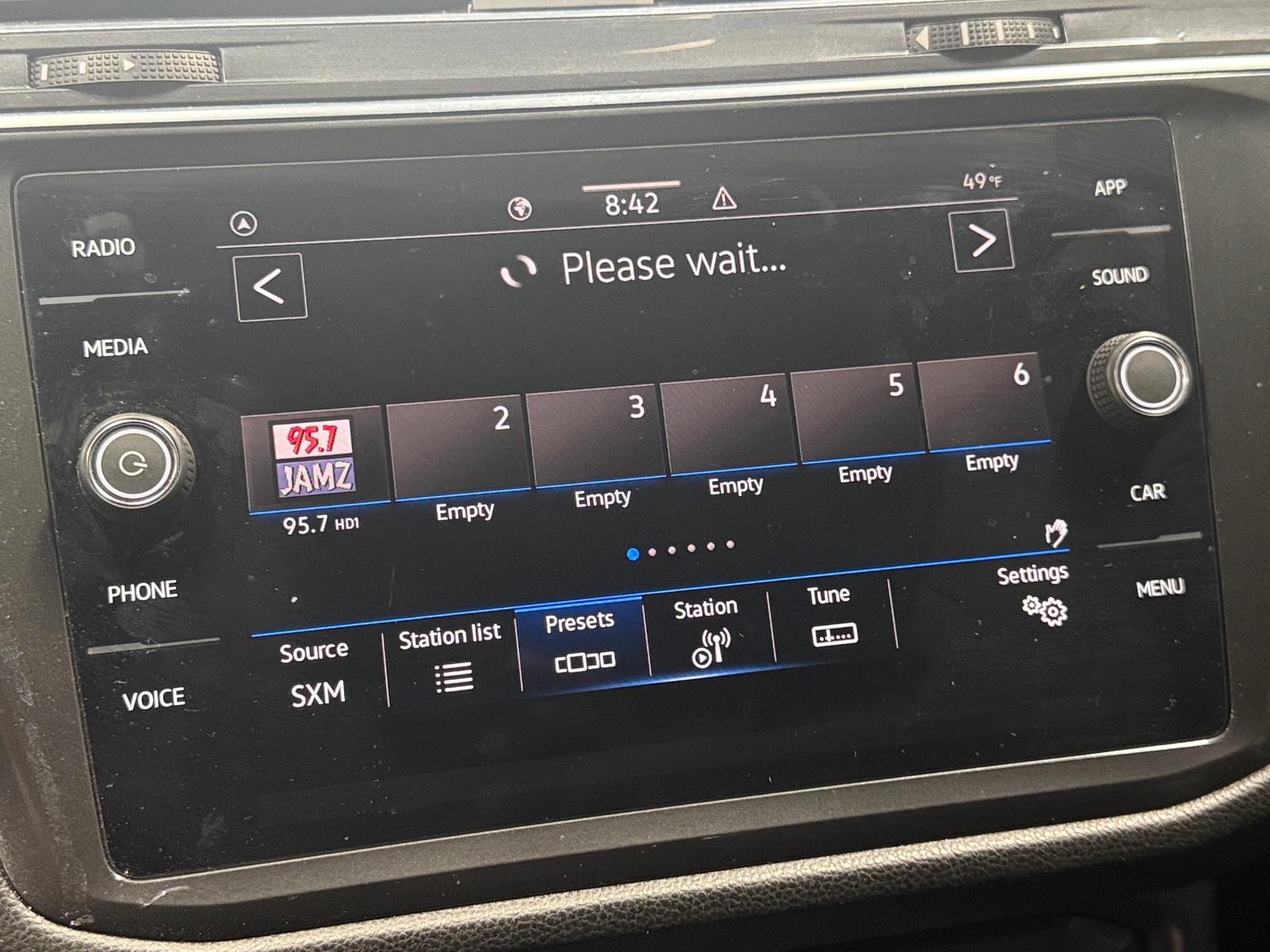 Thumbnail: 2023 Volkswagen Tiguan - 3