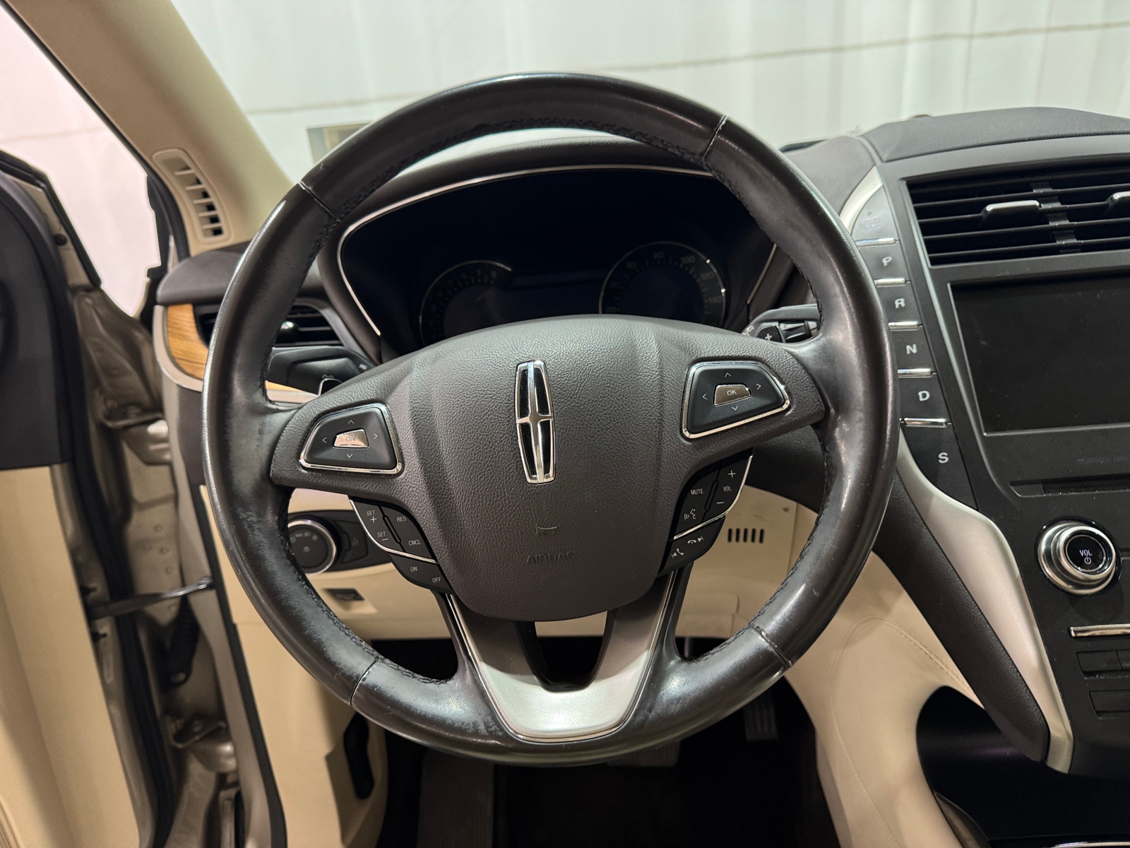 Thumbnail: 2015 Lincoln MKC - 4