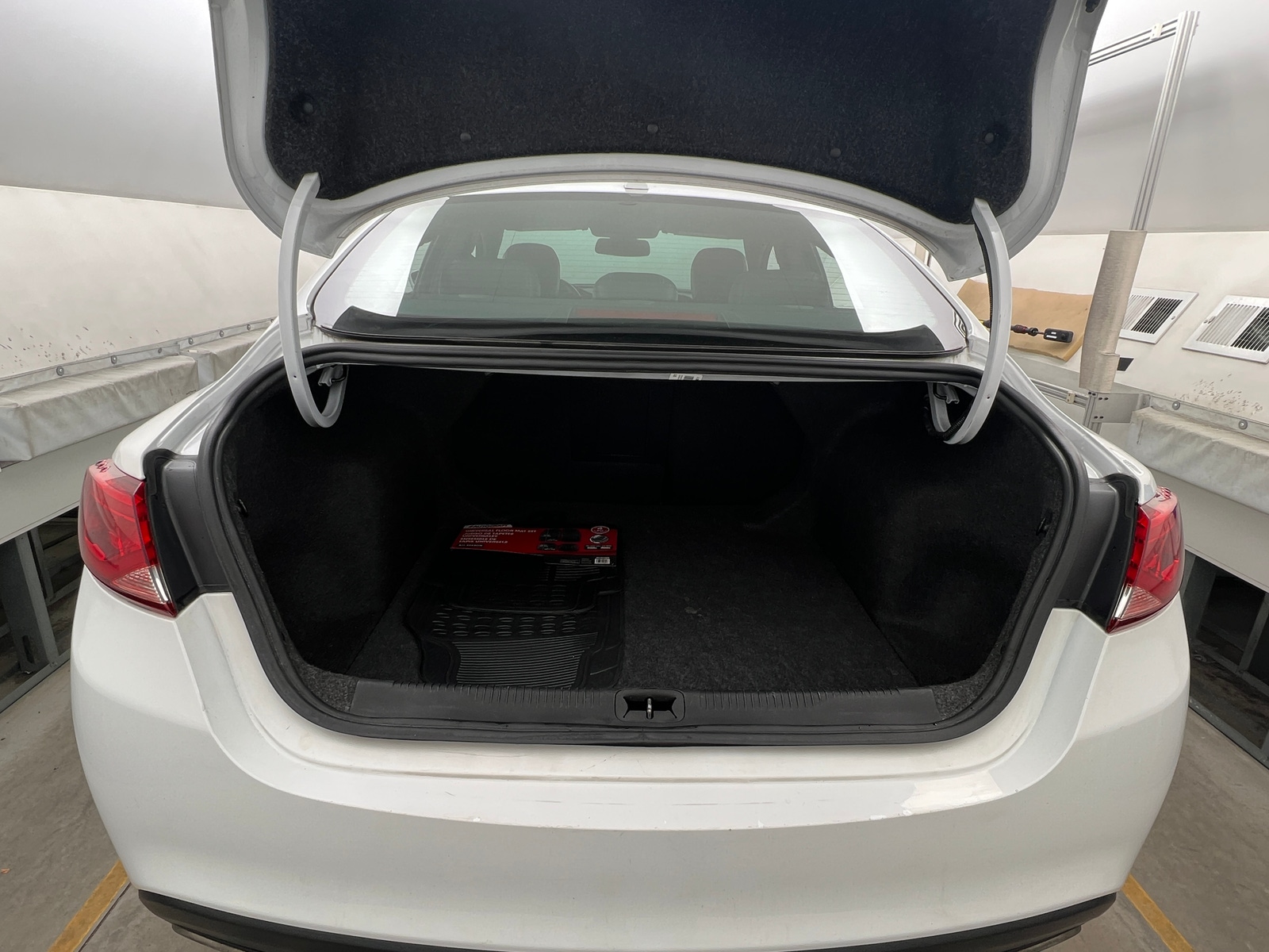 Thumbnail: 2015 Chrysler 200 - 6