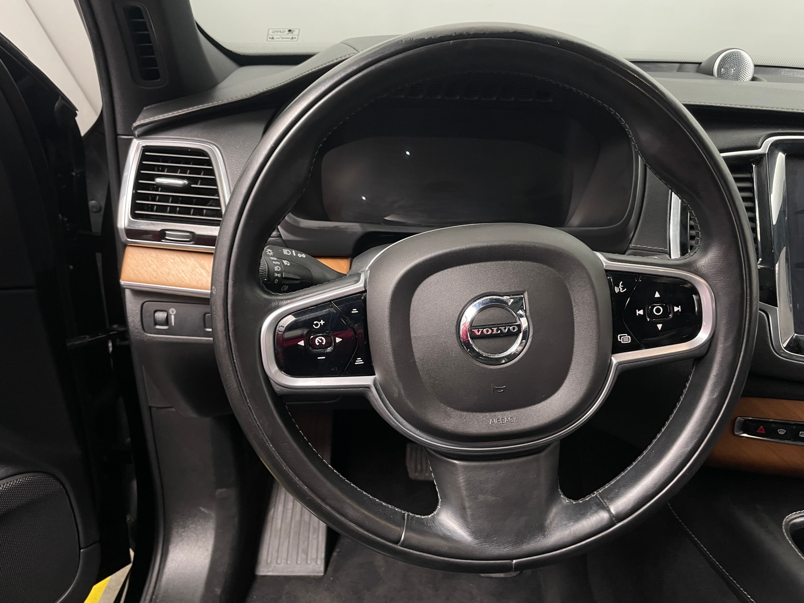 Thumbnail: 2018 Volvo XC90 - 4