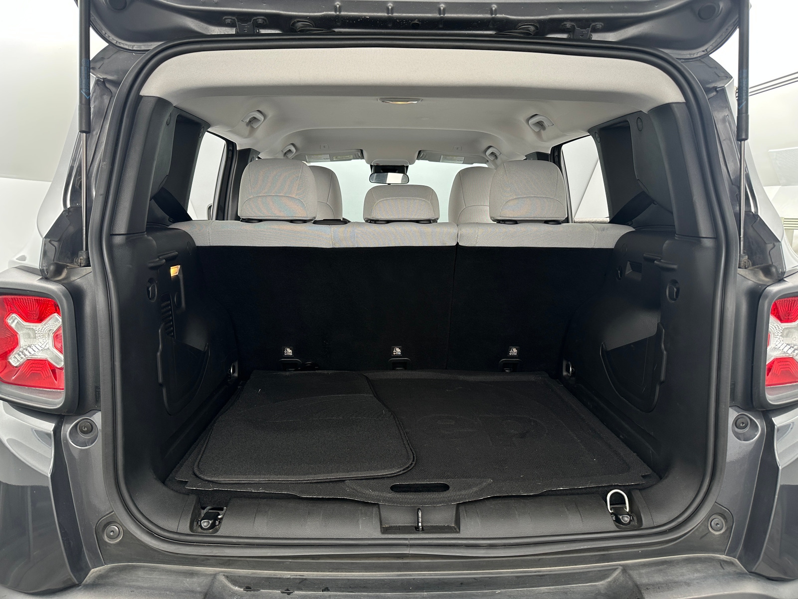 Thumbnail: 2021 Jeep Renegade - 7