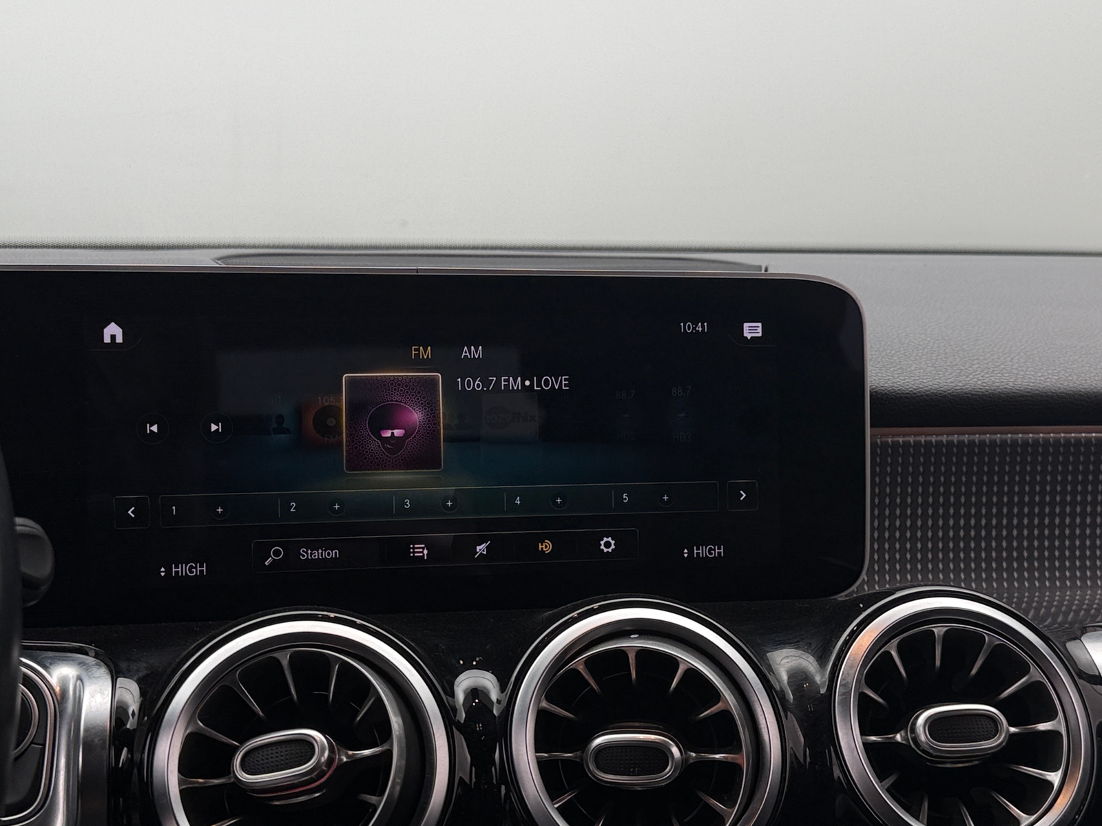 Thumbnail: 2020 Mercedes-Benz GLB - 3