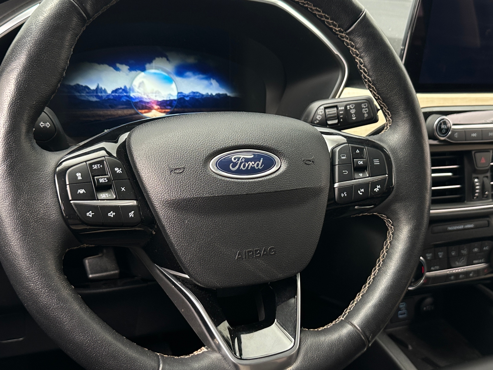 Thumbnail: 2022 Ford Escape - 4