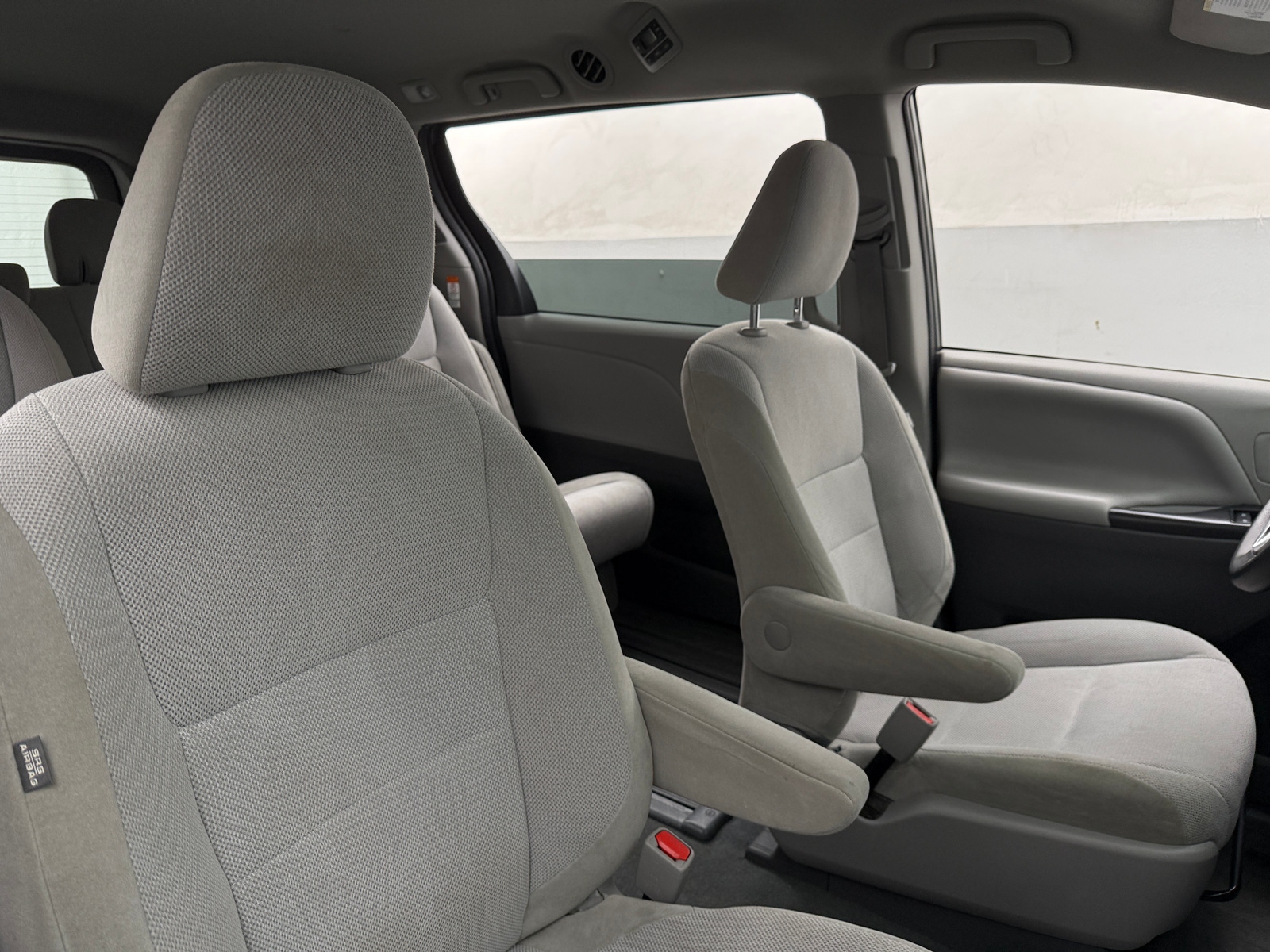 Thumbnail: 2020 Toyota Sienna - 2