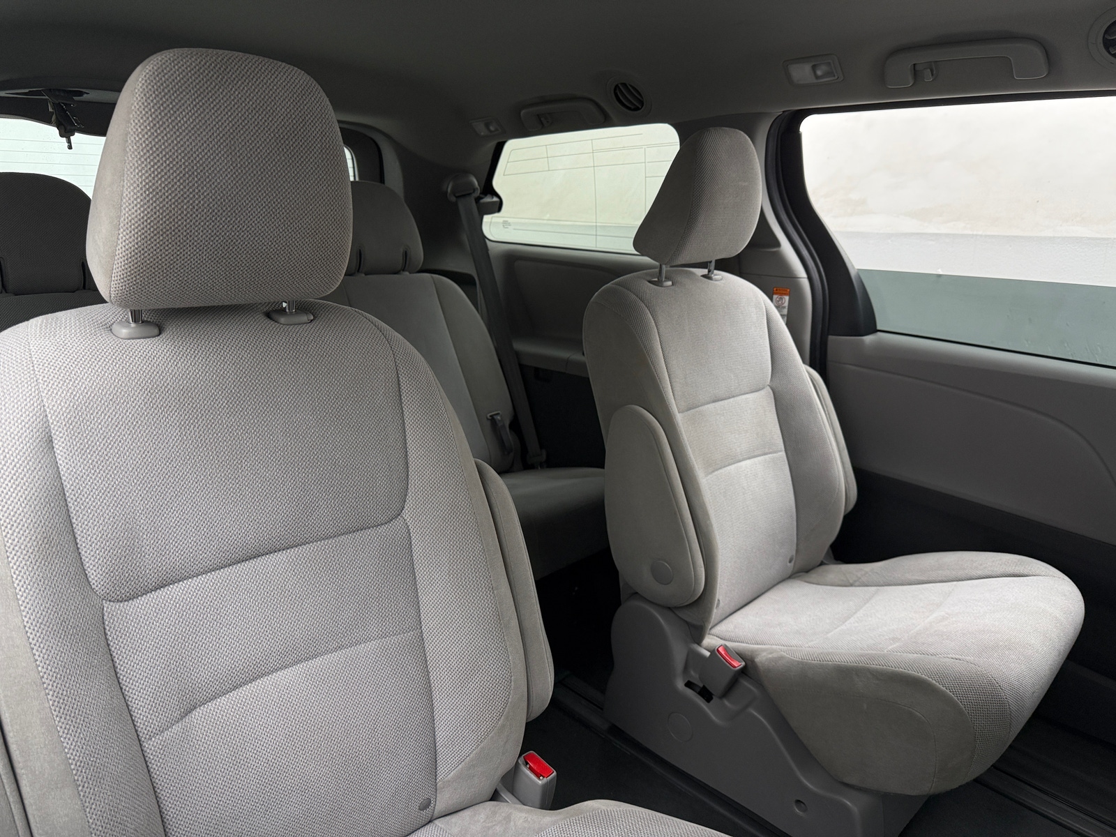 Thumbnail: 2020 Toyota Sienna - 6