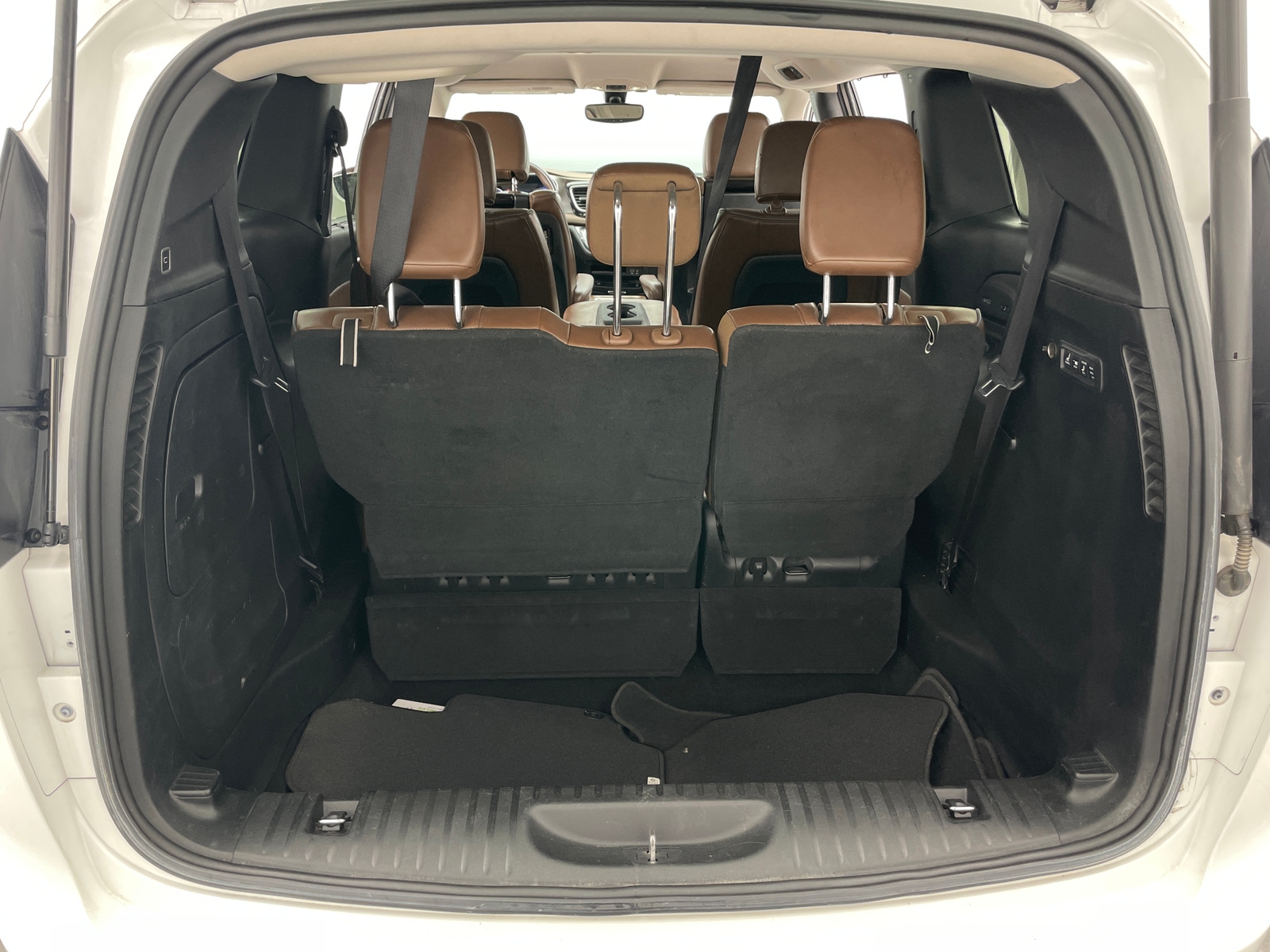 Thumbnail: 2017 Chrysler Pacifica - 6