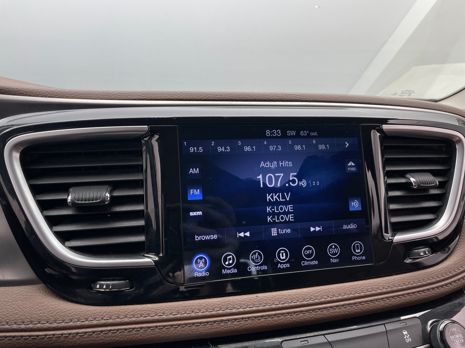 Thumbnail: 2017 Chrysler Pacifica - 3