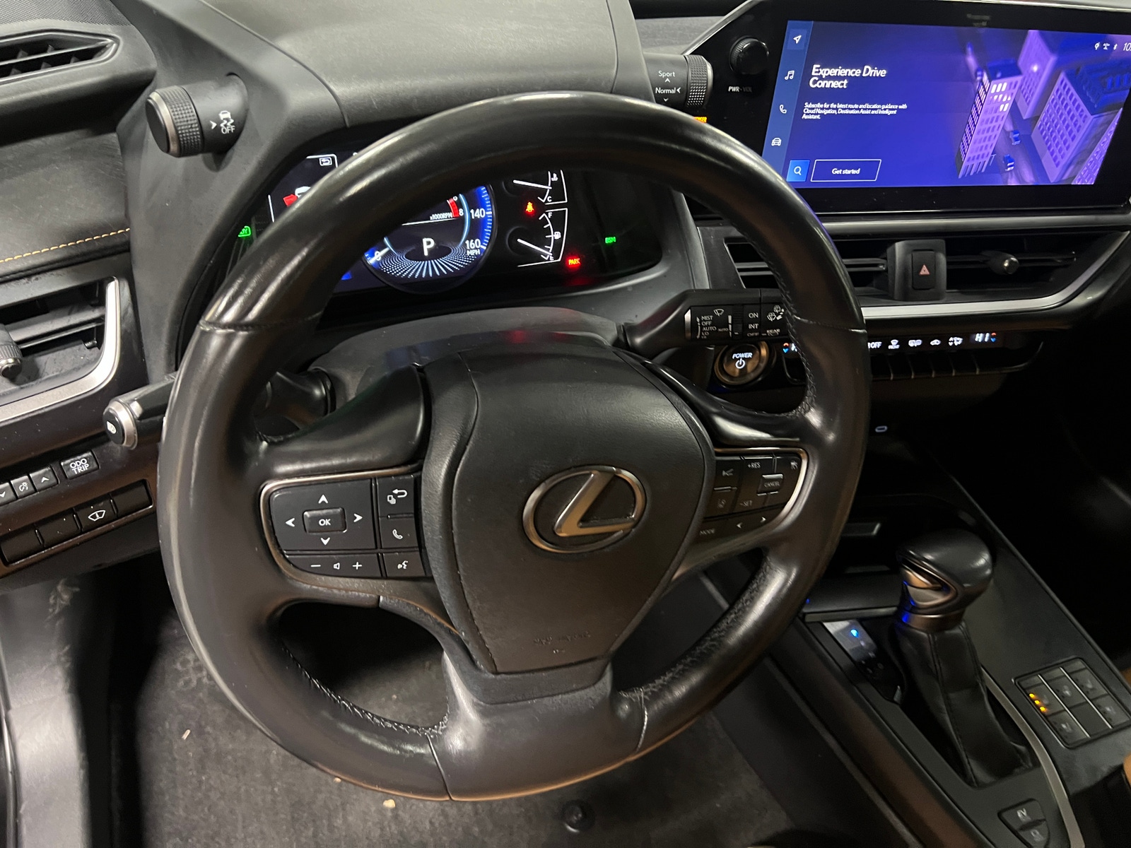 Thumbnail: 2023 Lexus UX - 4