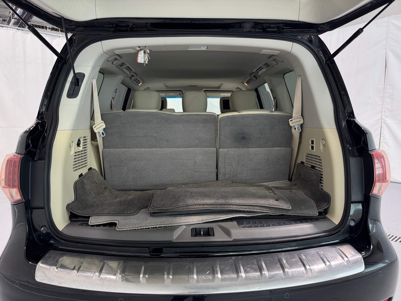 Thumbnail: 2017 INFINITI QX80 - 6