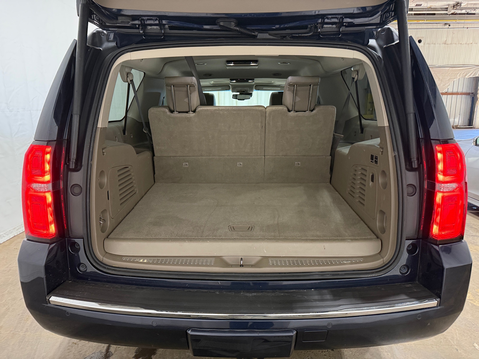 Thumbnail: 2018 Chevrolet Suburban - 6