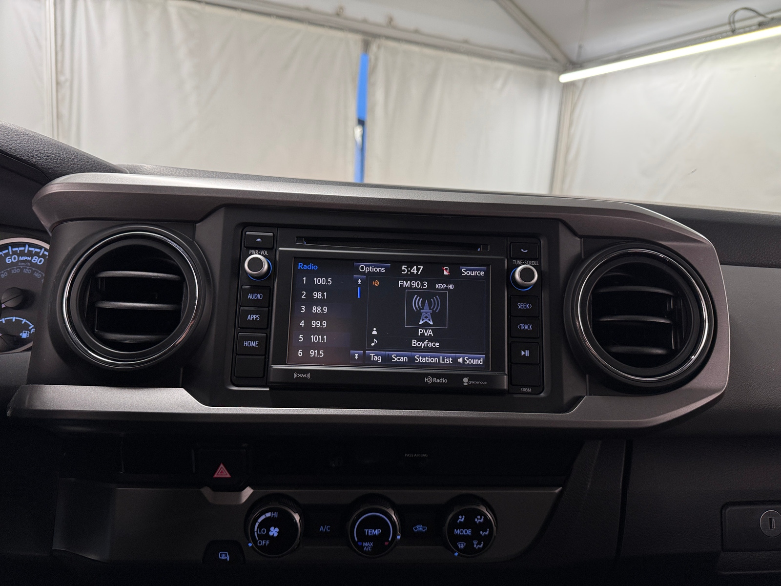 Thumbnail: 2018 Toyota Tacoma - 4