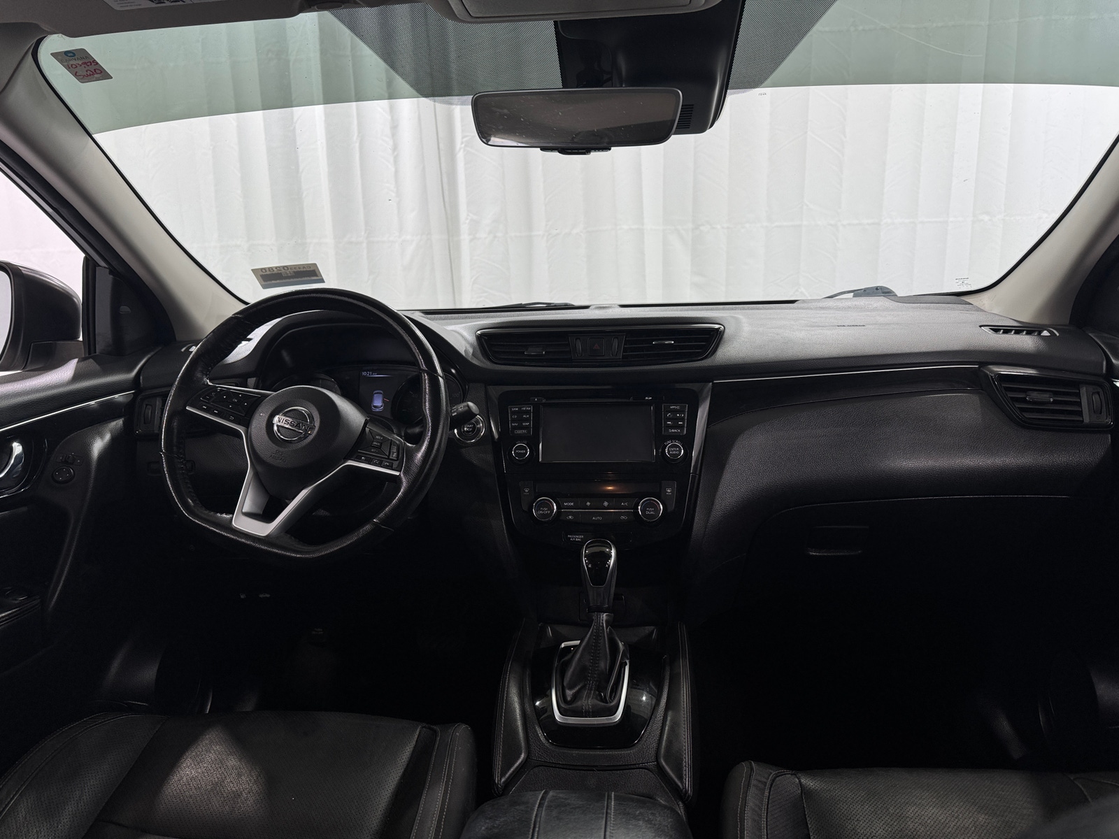 Thumbnail: 2017 Nissan Rogue Sport - 2