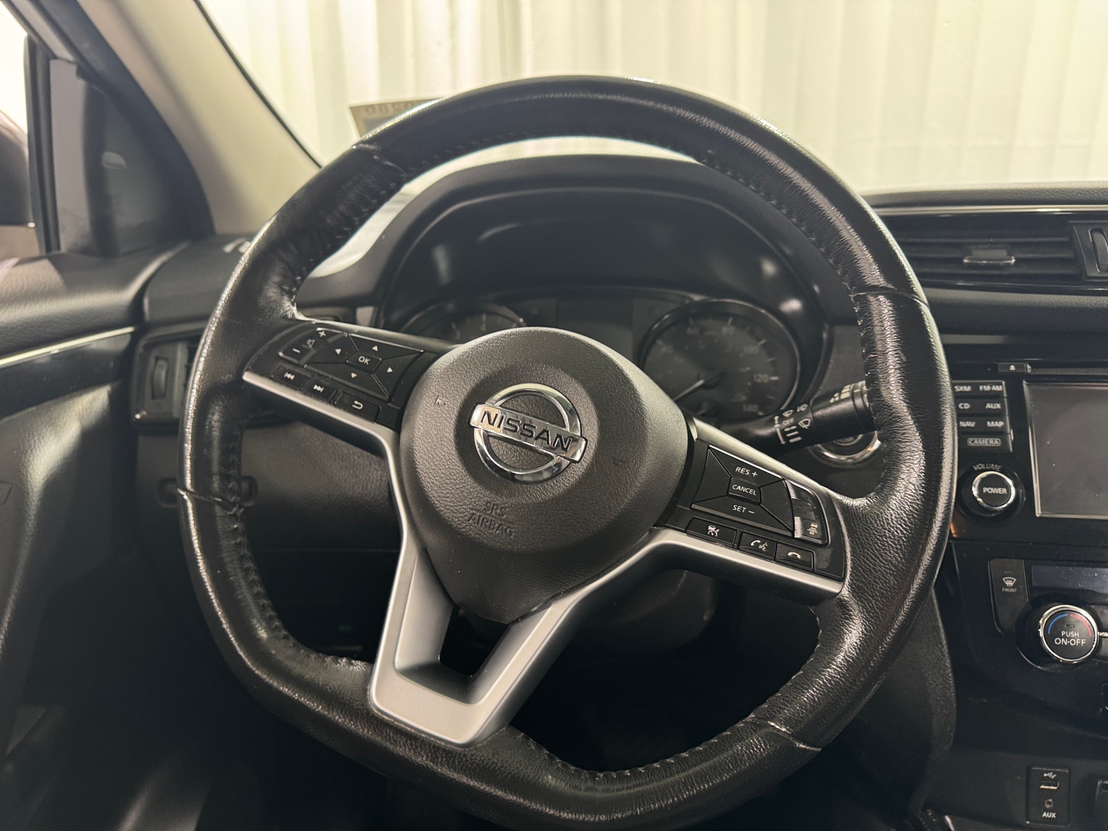 Thumbnail: 2017 Nissan Rogue Sport - 4