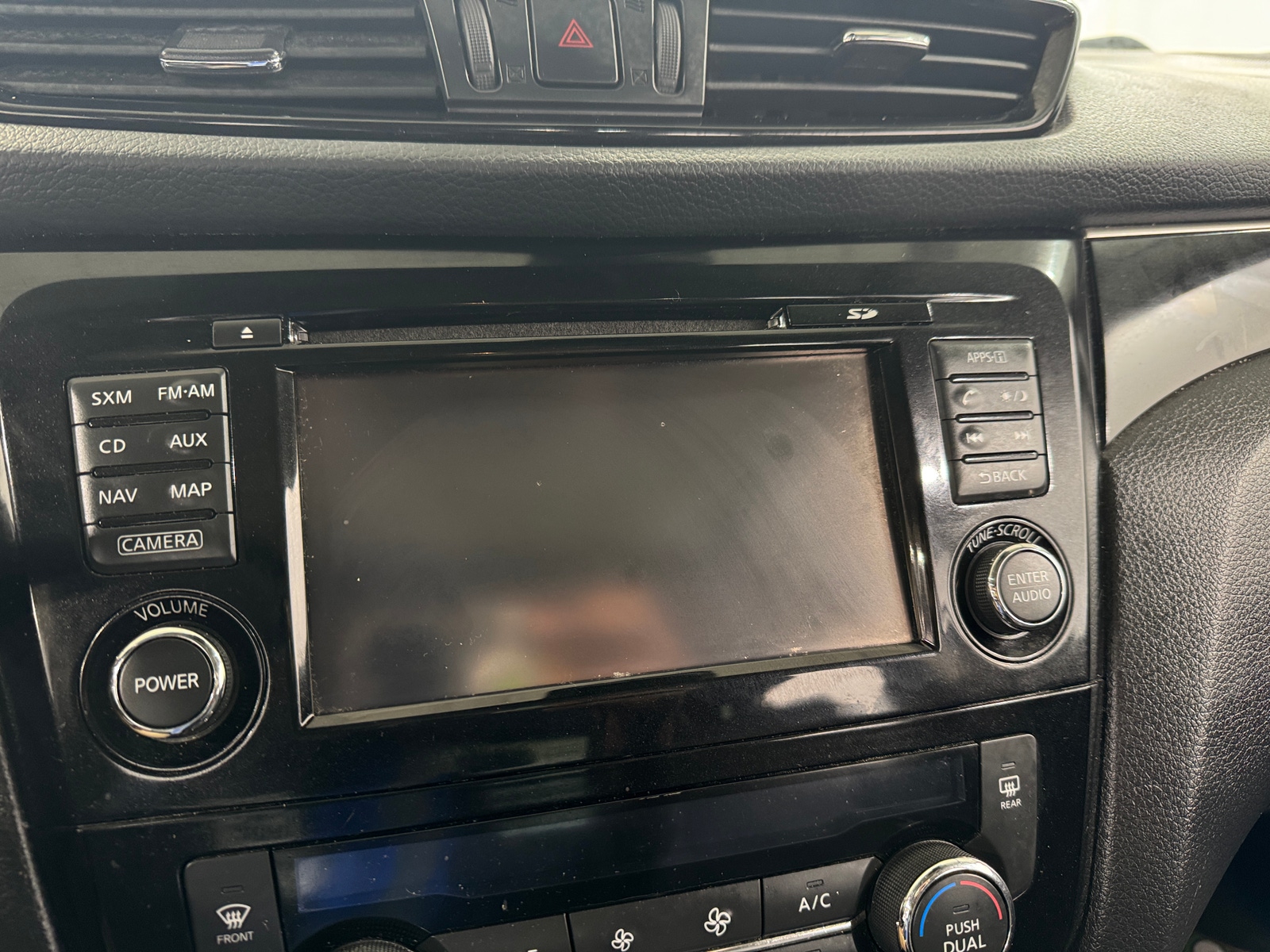 Thumbnail: 2017 Nissan Rogue Sport - 3