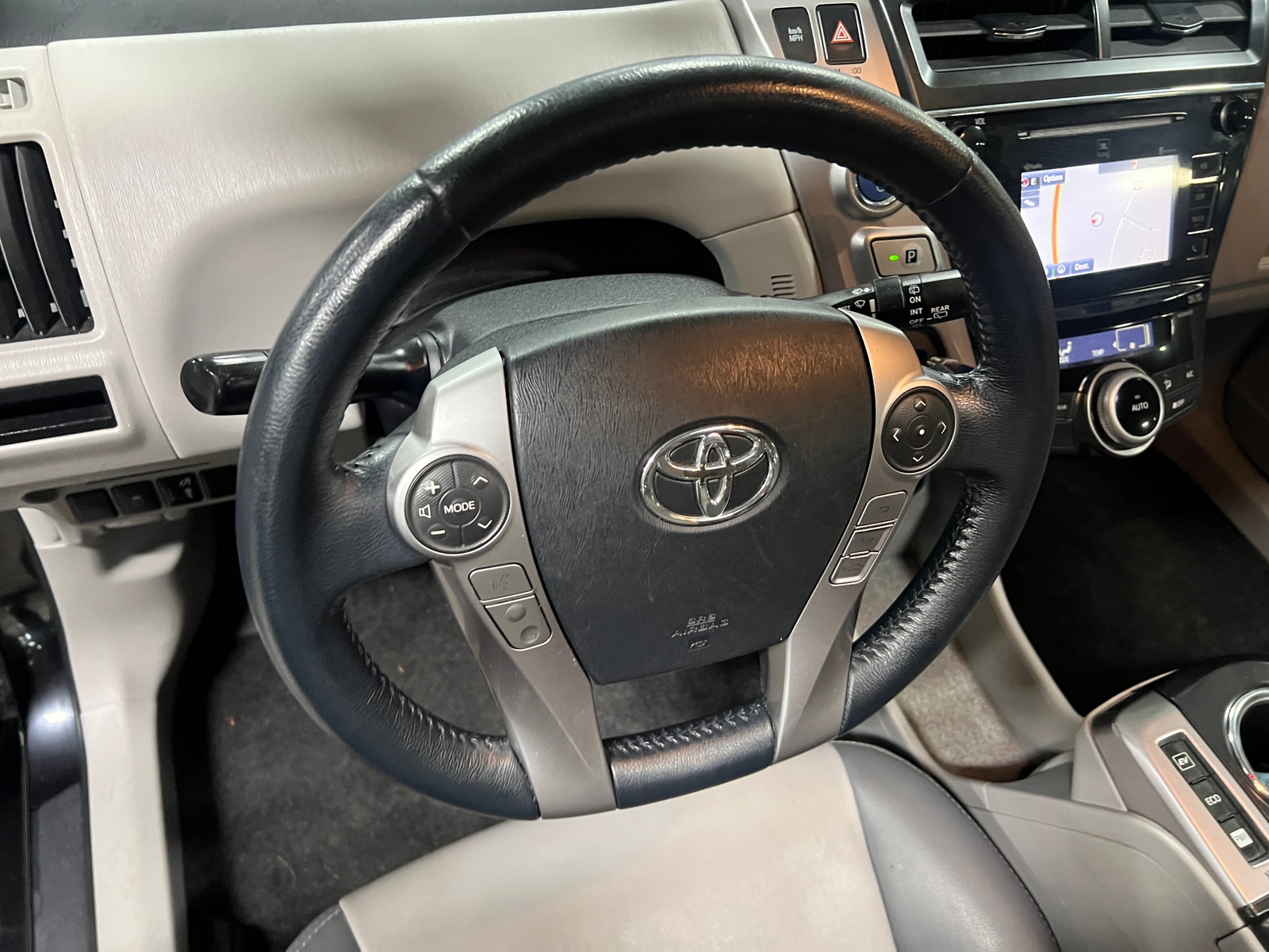 Thumbnail: 2016 Toyota Prius v - 5