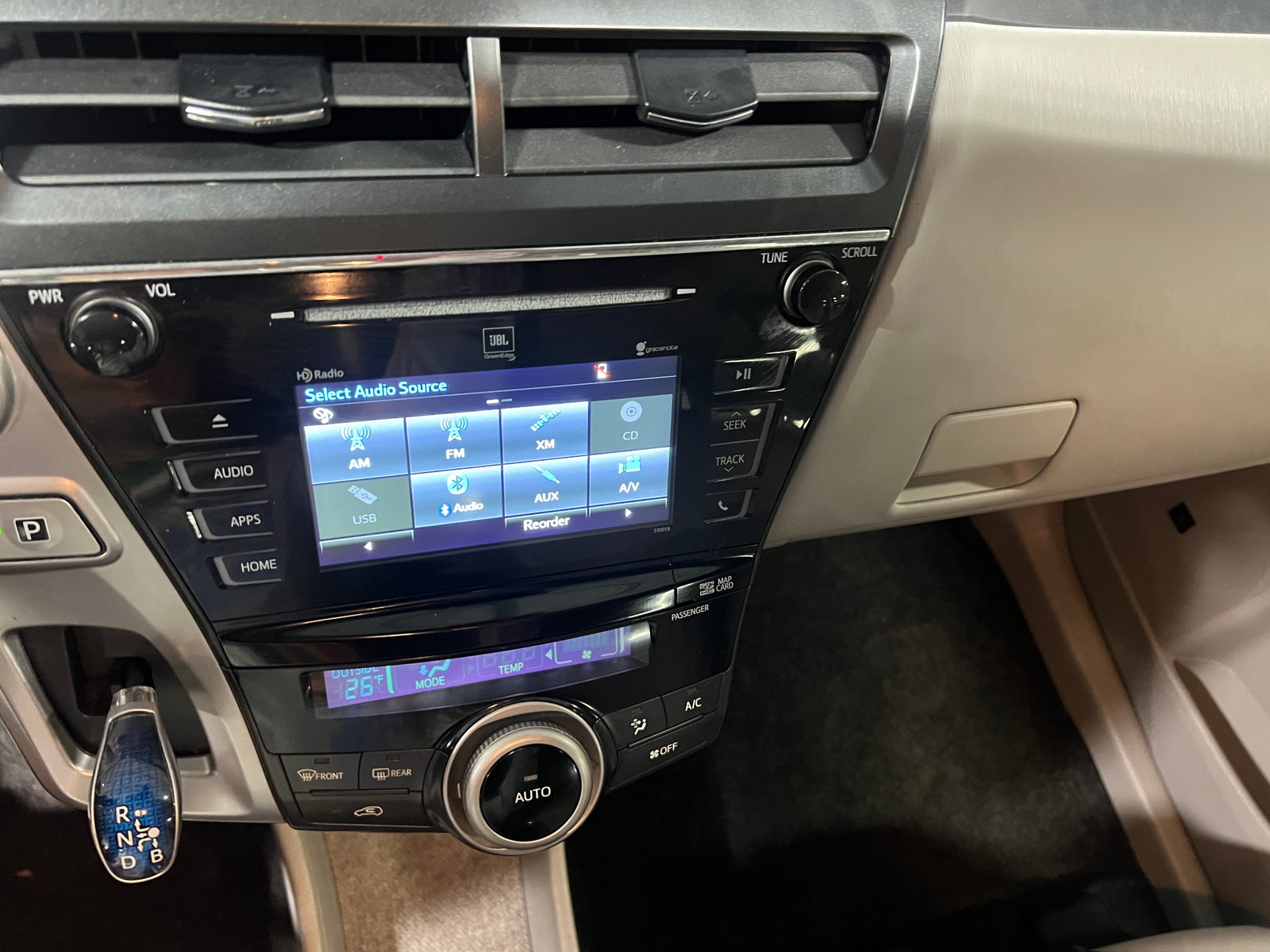 Thumbnail: 2016 Toyota Prius v - 4