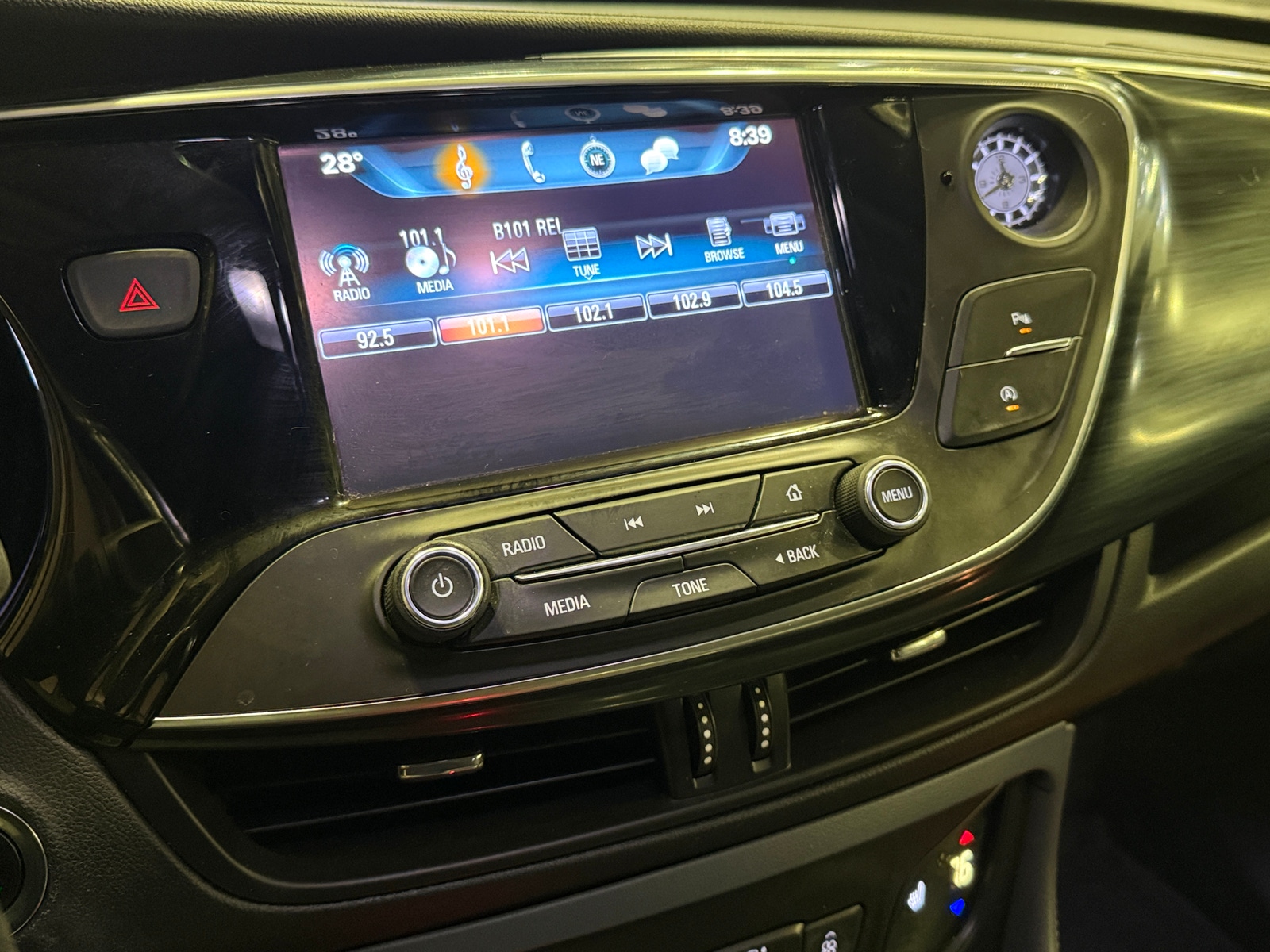 Thumbnail: 2020 Buick Envision - 3