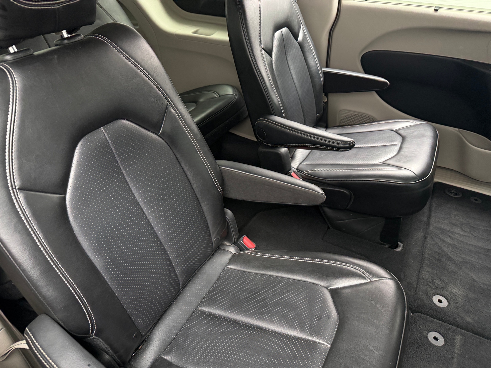 Thumbnail: 2023 Chrysler Pacifica - 5