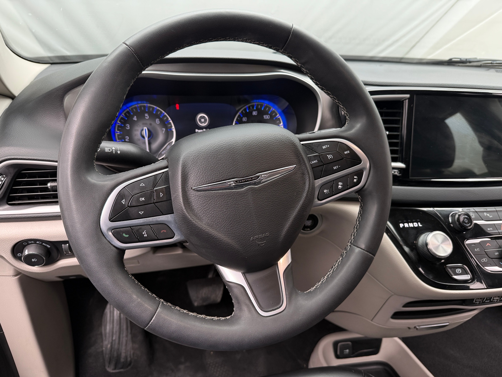 Thumbnail: 2023 Chrysler Pacifica - 4