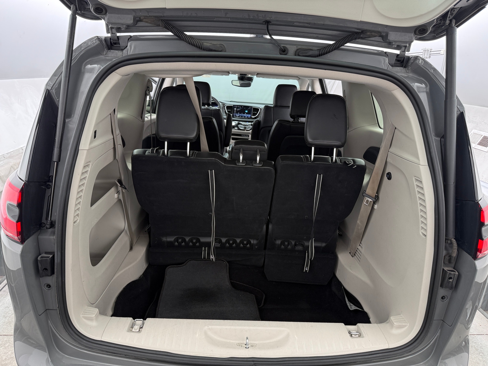 Thumbnail: 2023 Chrysler Pacifica - 6