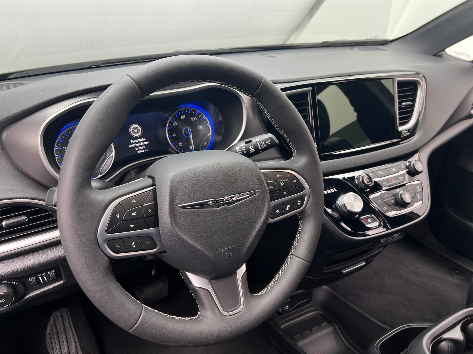 Thumbnail: 2025 Chrysler Pacifica - 4