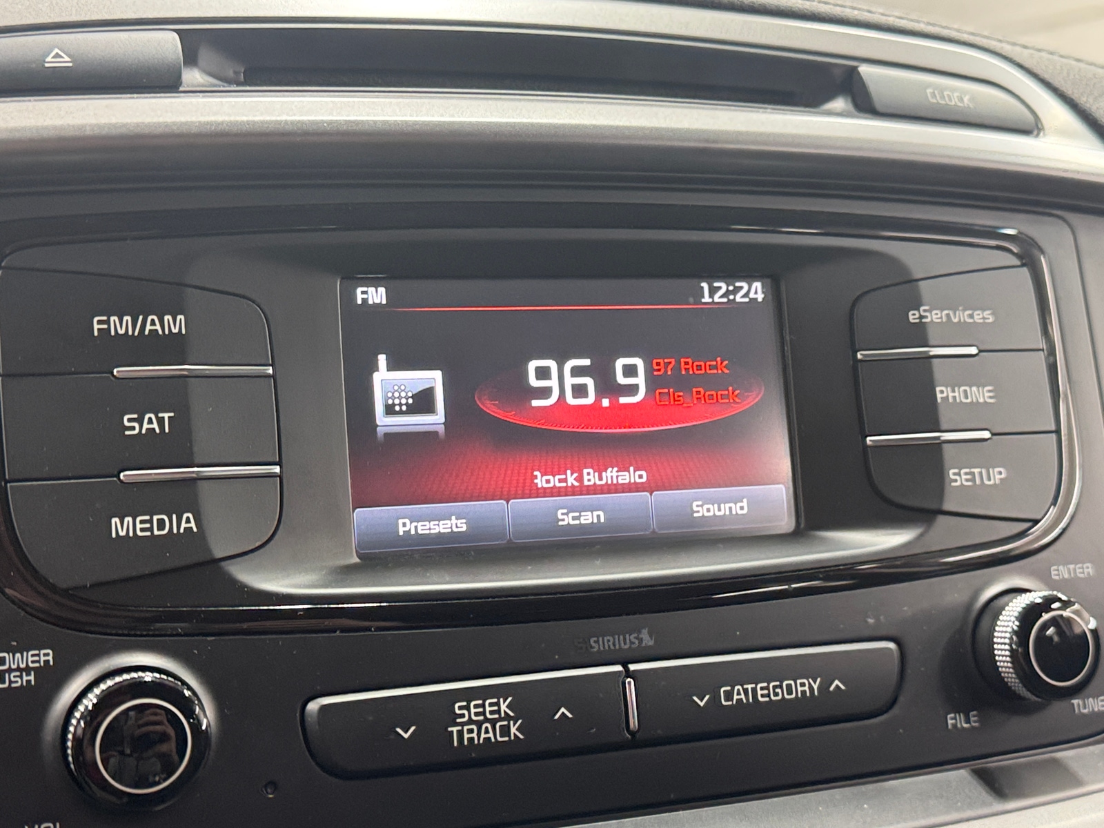 Thumbnail: 2016 Kia Sorento - 4