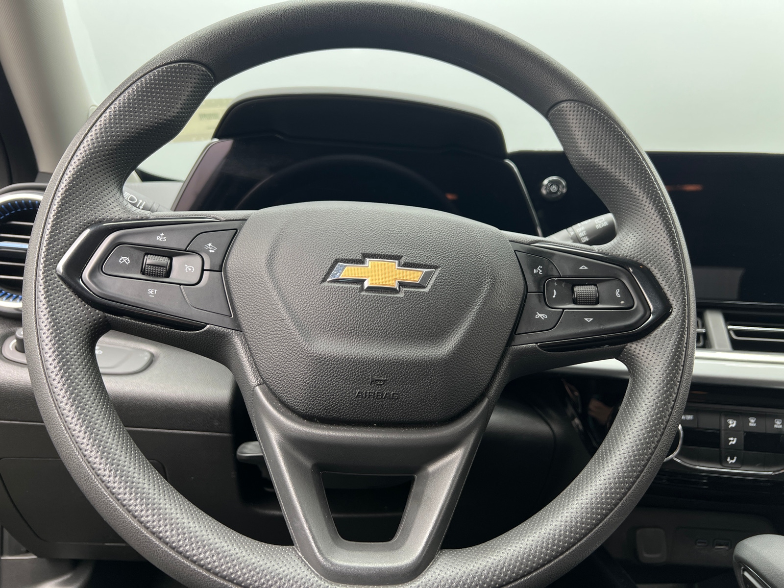 Thumbnail: 2025 Chevrolet Trax - 5