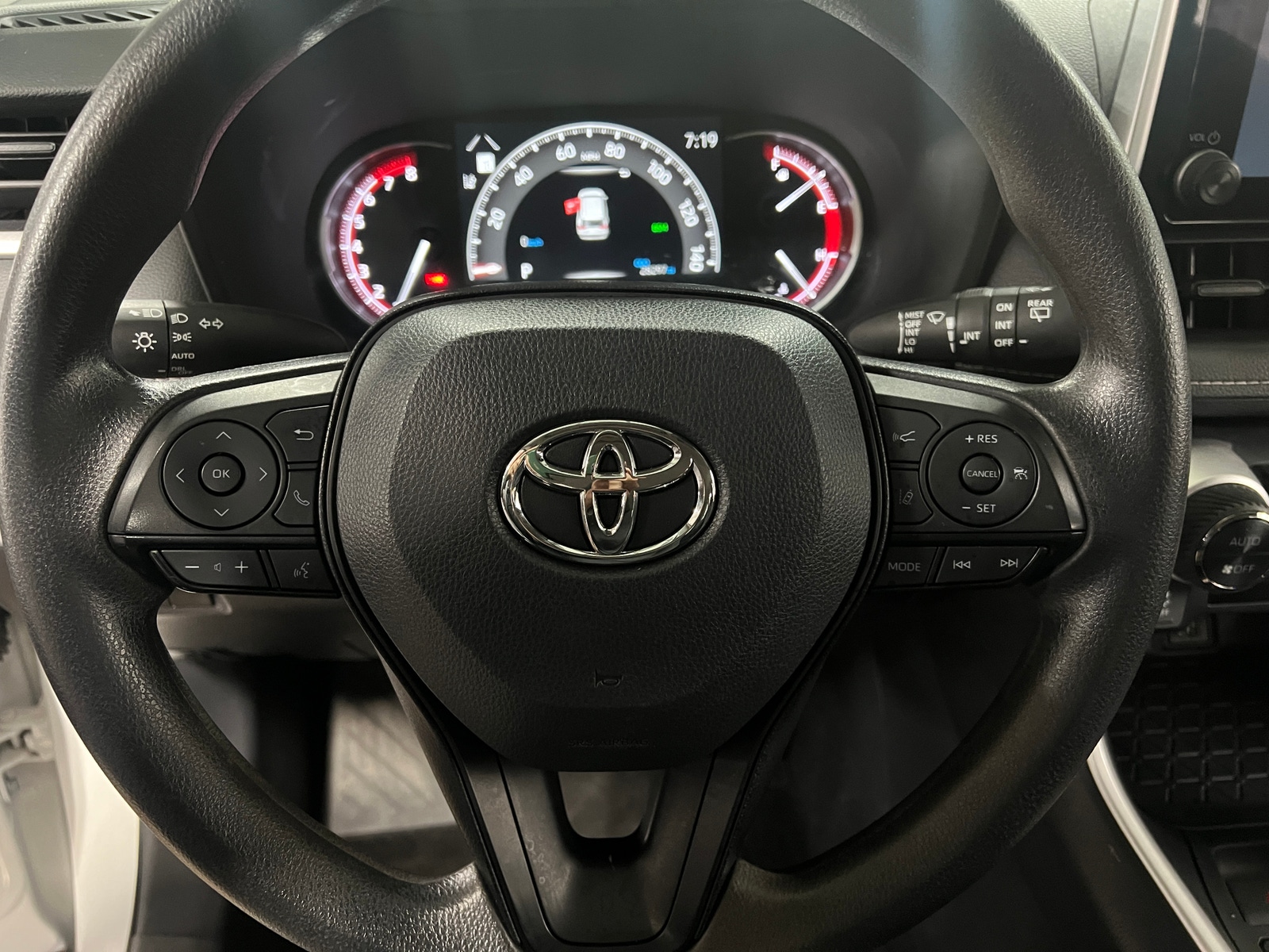 Thumbnail: 2025 Toyota RAV4 - 5