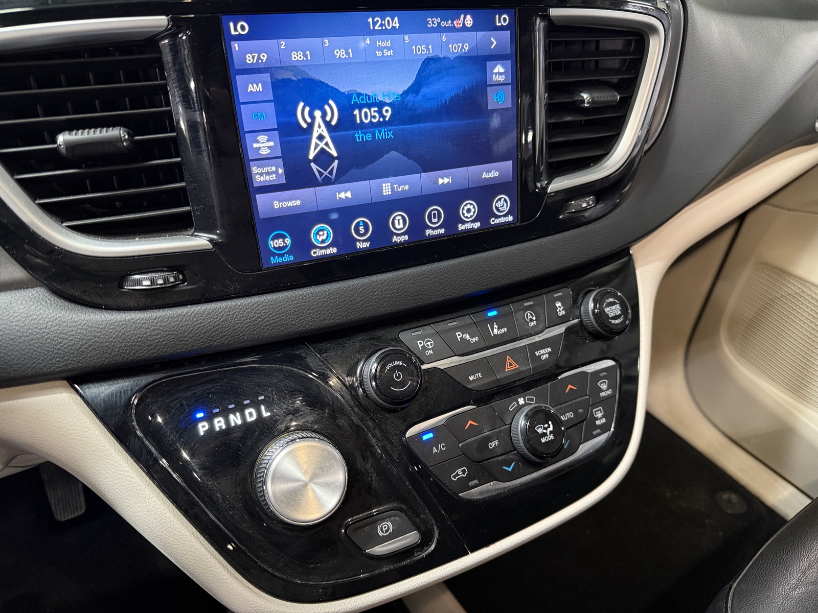 Thumbnail: 2020 Chrysler Pacifica - 3