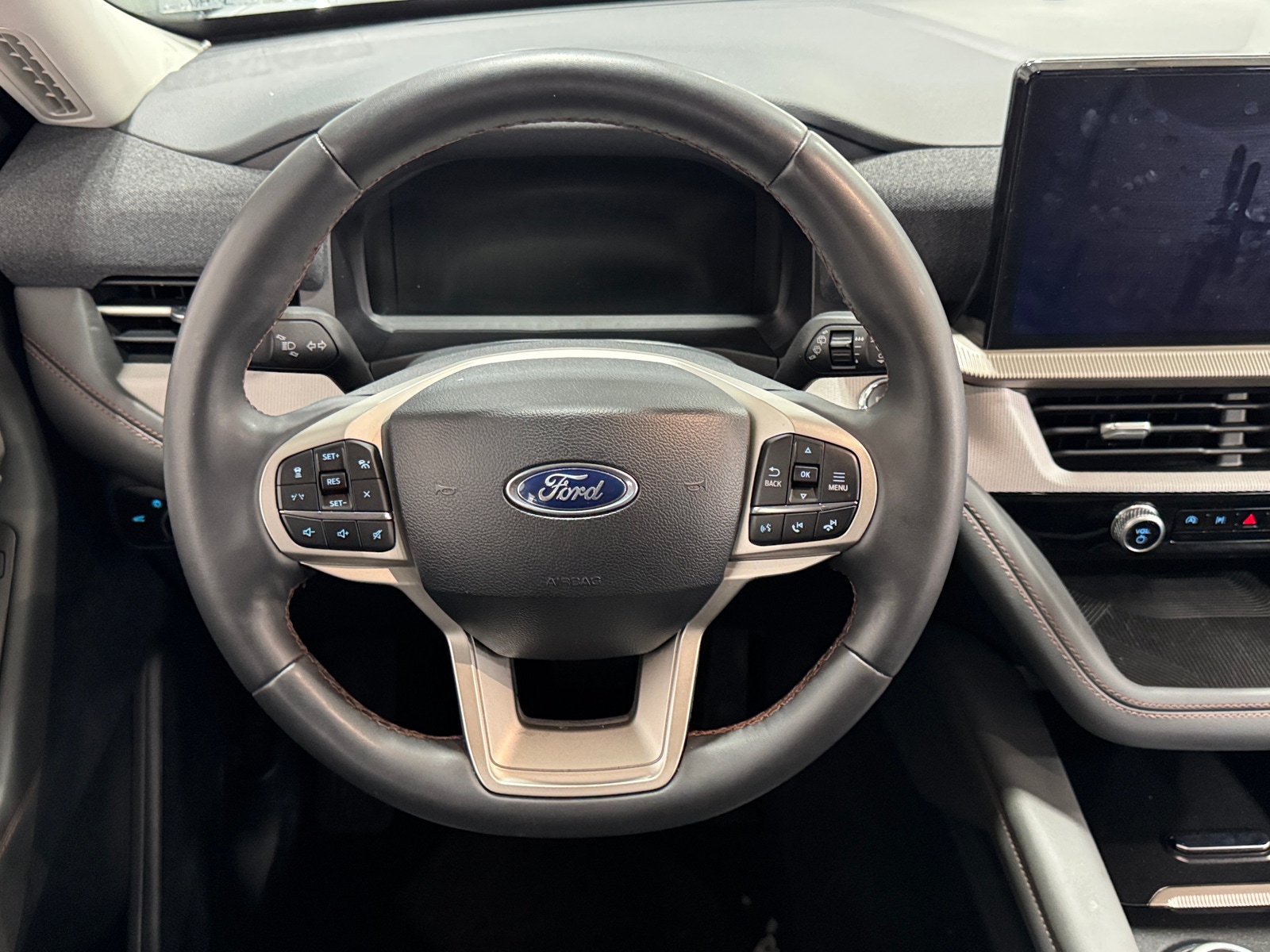 Thumbnail: 2025 Ford Explorer - 5