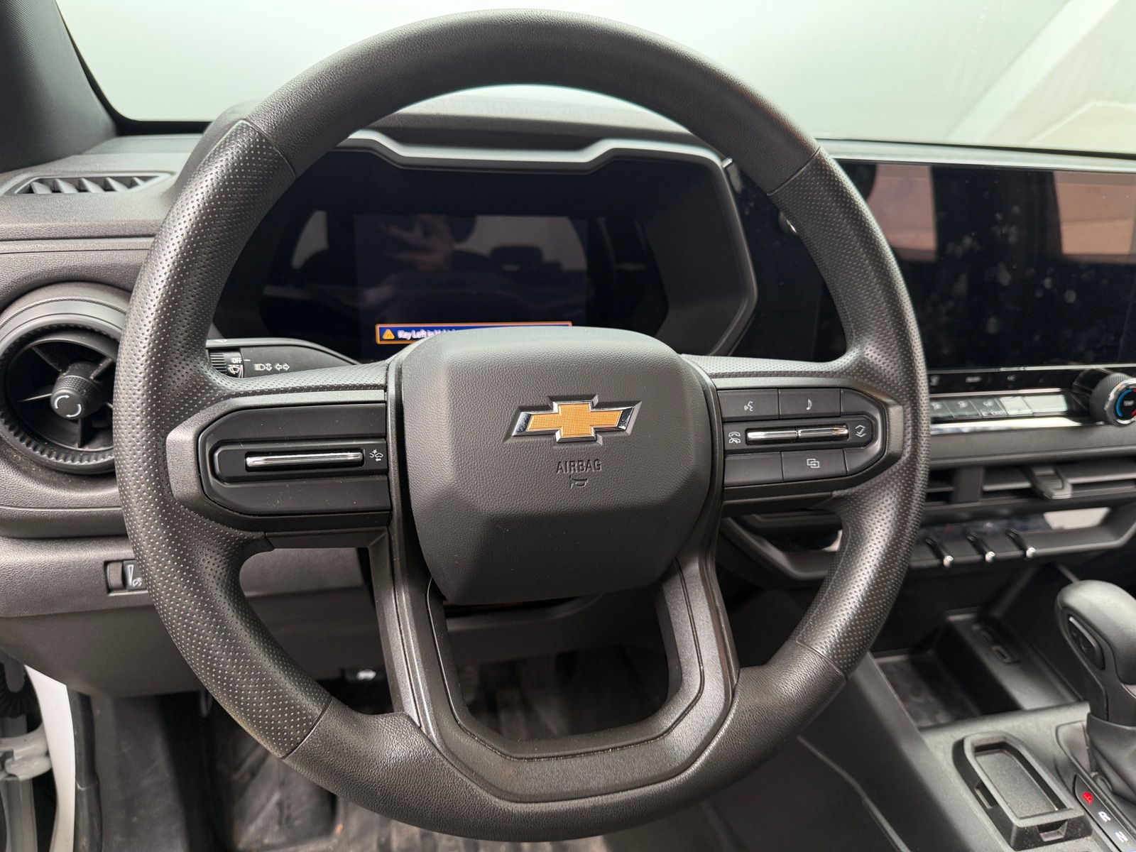 Thumbnail: 2023 Chevrolet Colorado - 5