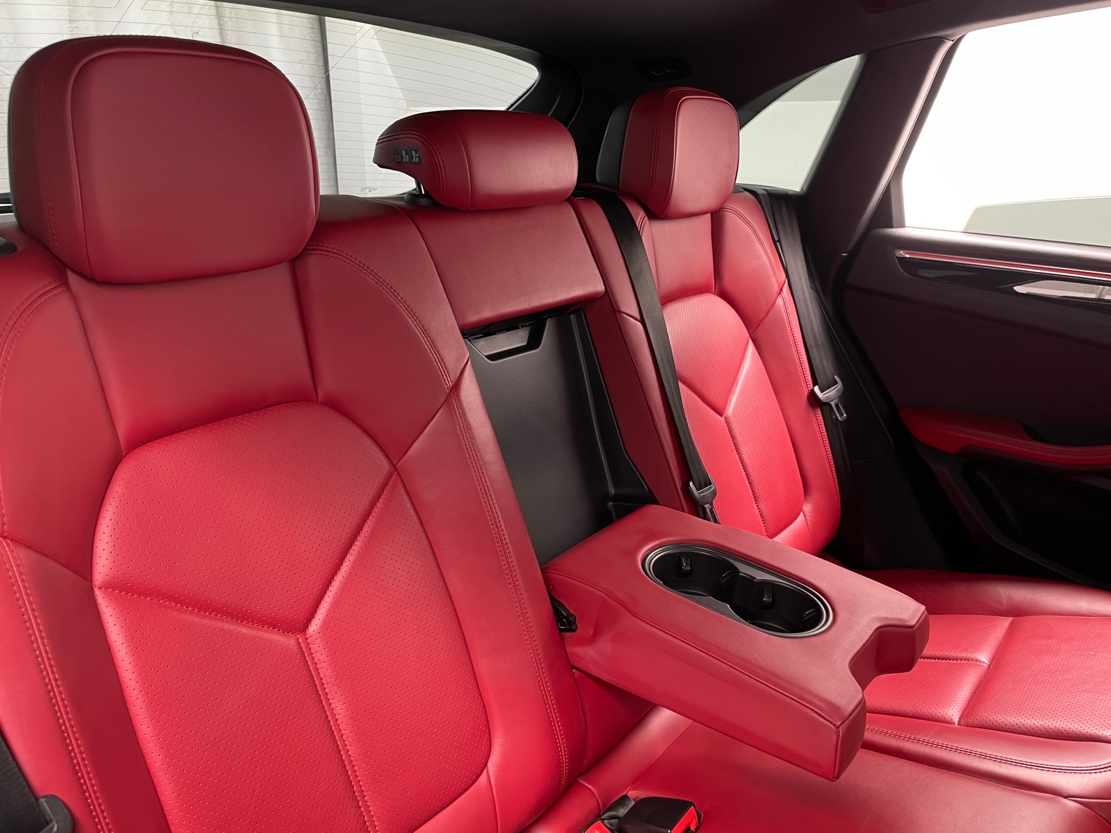 Thumbnail: 2021 Porsche Macan - 5