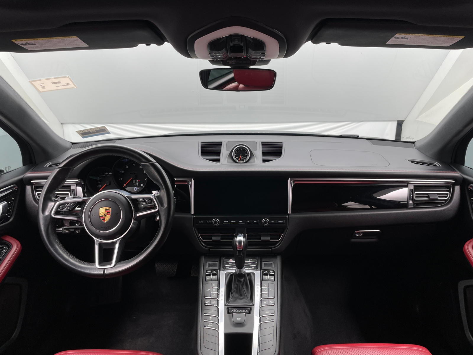 Thumbnail: 2021 Porsche Macan - 2