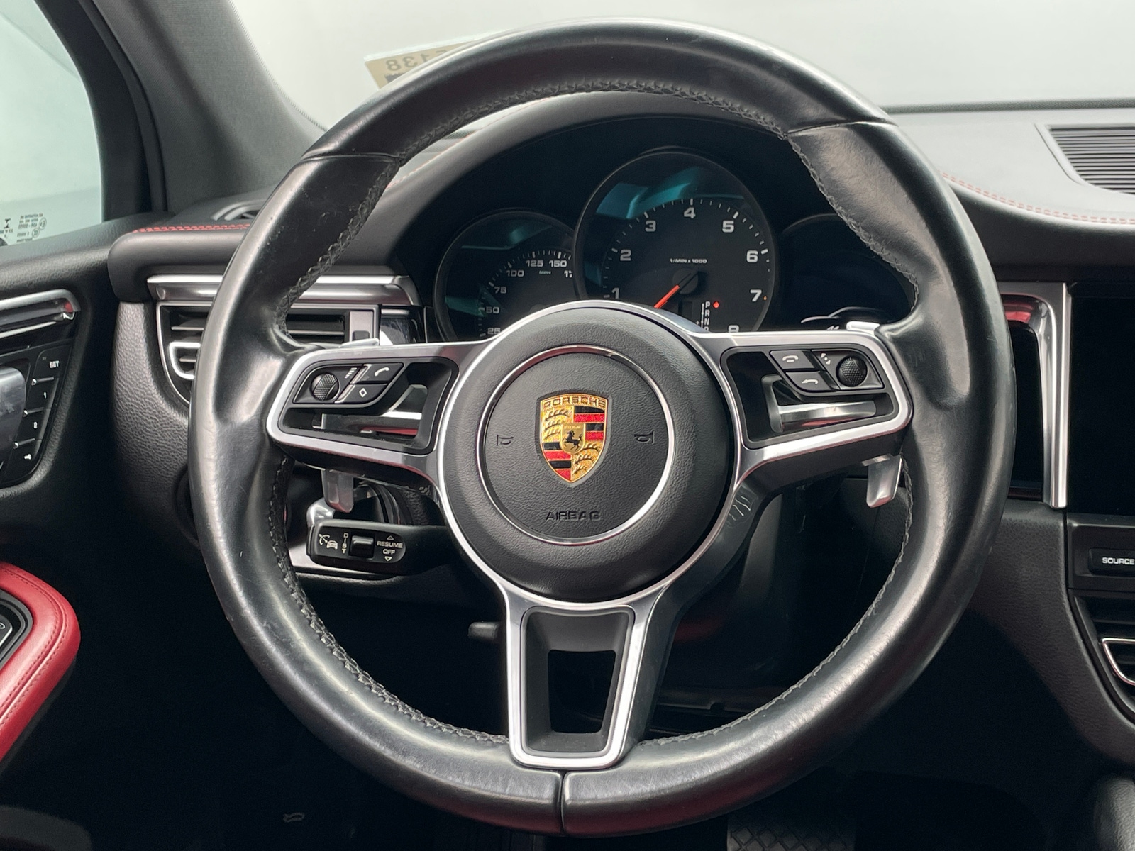 Thumbnail: 2021 Porsche Macan - 4