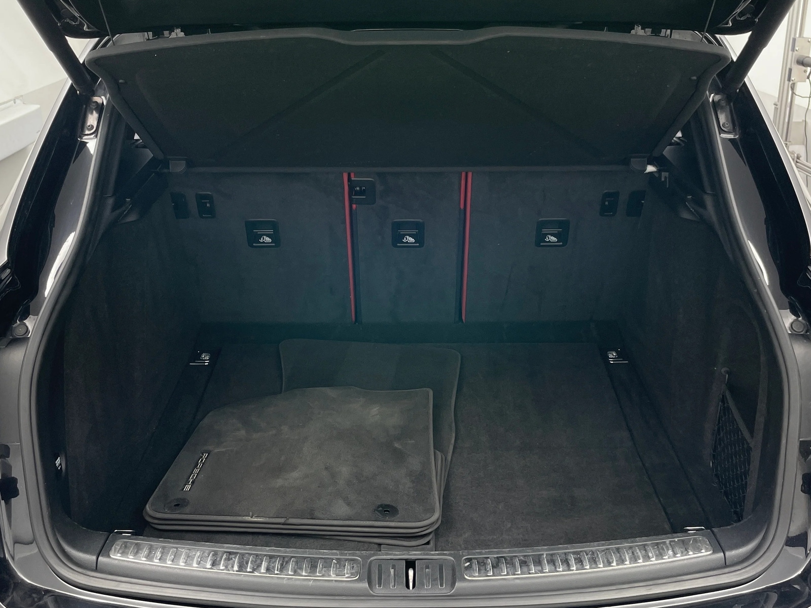 Thumbnail: 2021 Porsche Macan - 6