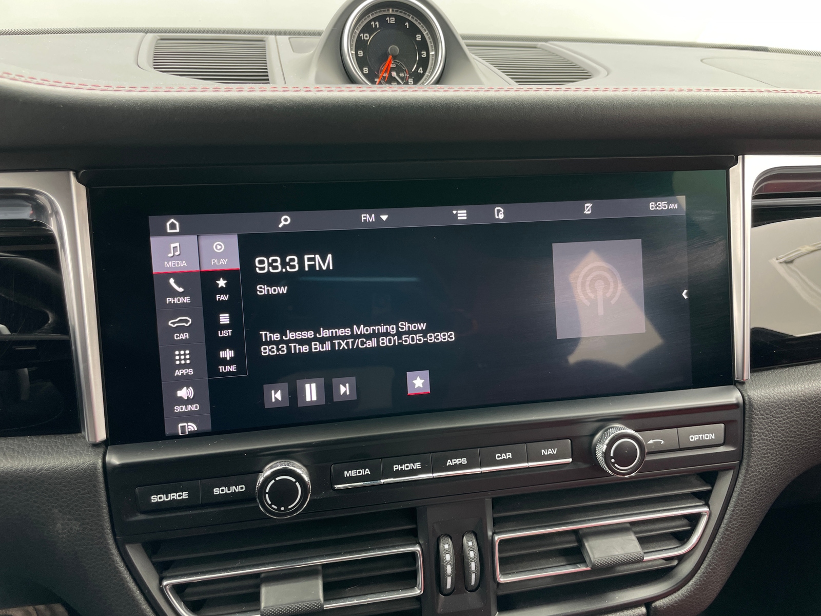 Thumbnail: 2021 Porsche Macan - 3