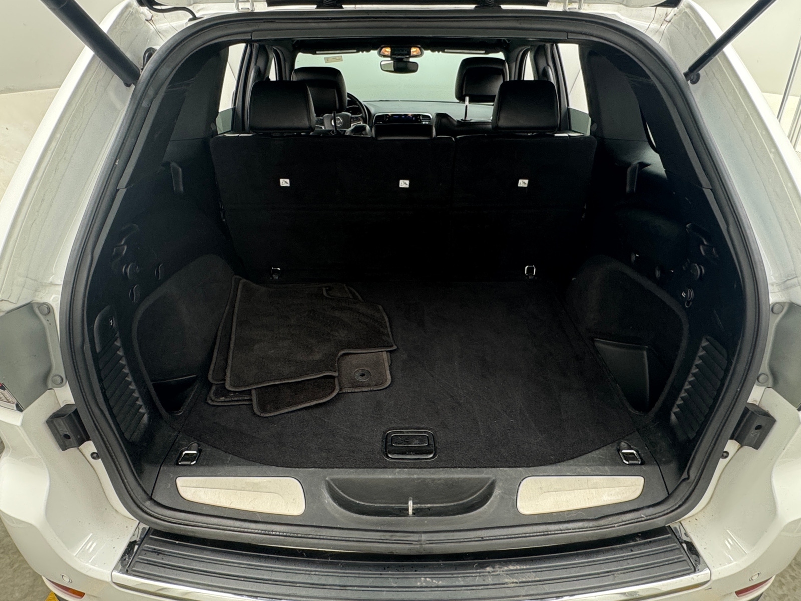 Thumbnail: 2019 Jeep Grand Cherokee - 6