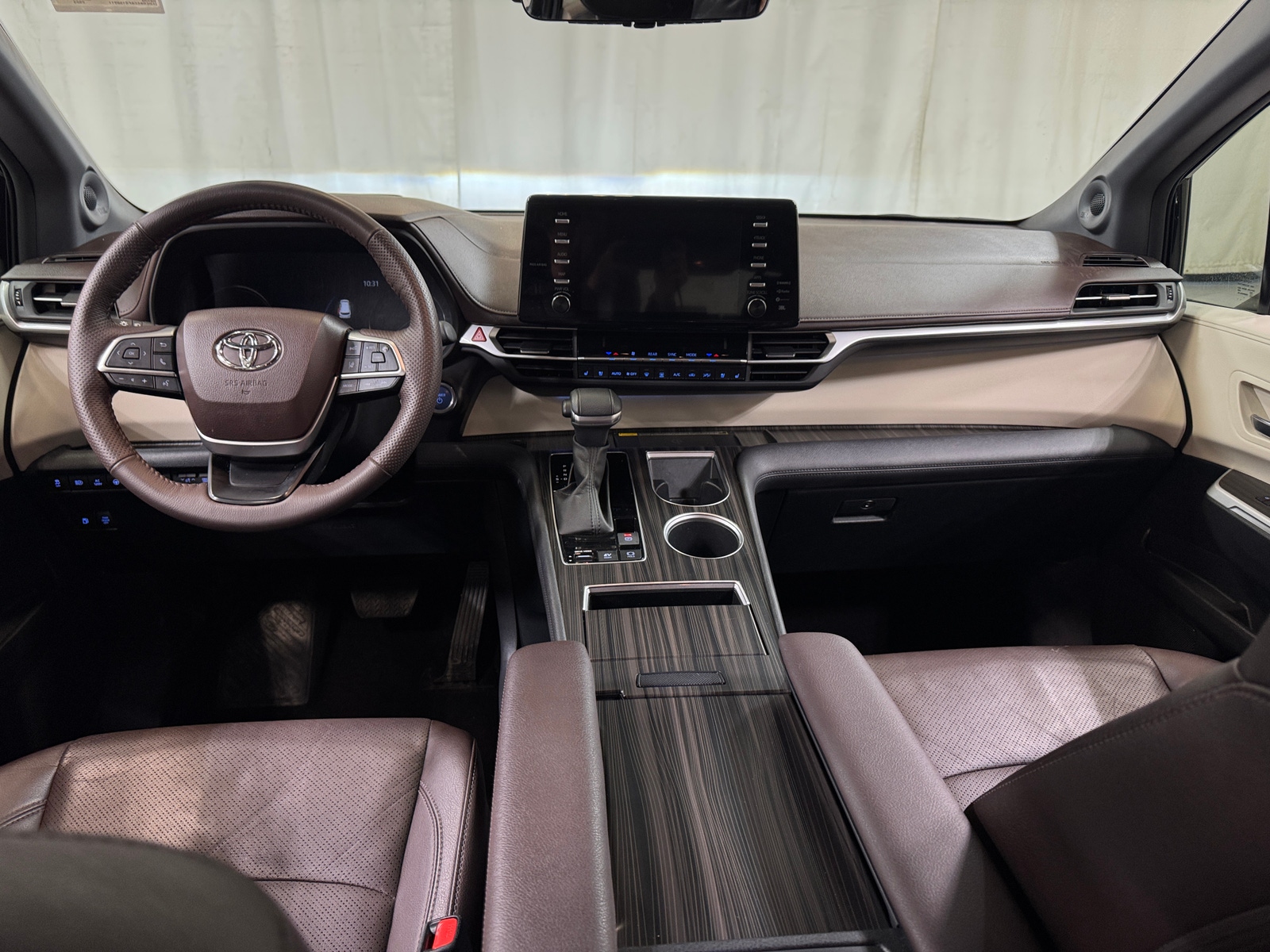 Thumbnail: 2023 Toyota Sienna - 2